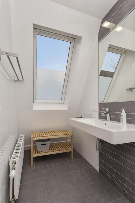 Achthoek 51, Nieuw ingericht vrijstaand vakantiehuis op 920m2 view 4