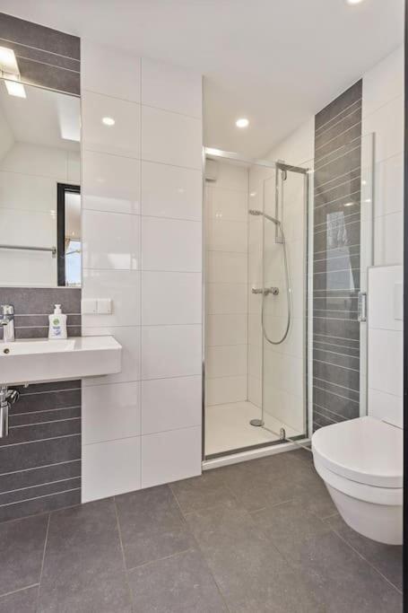 Achthoek 51, Nieuw ingericht vrijstaand vakantiehuis op 920m2 view 5