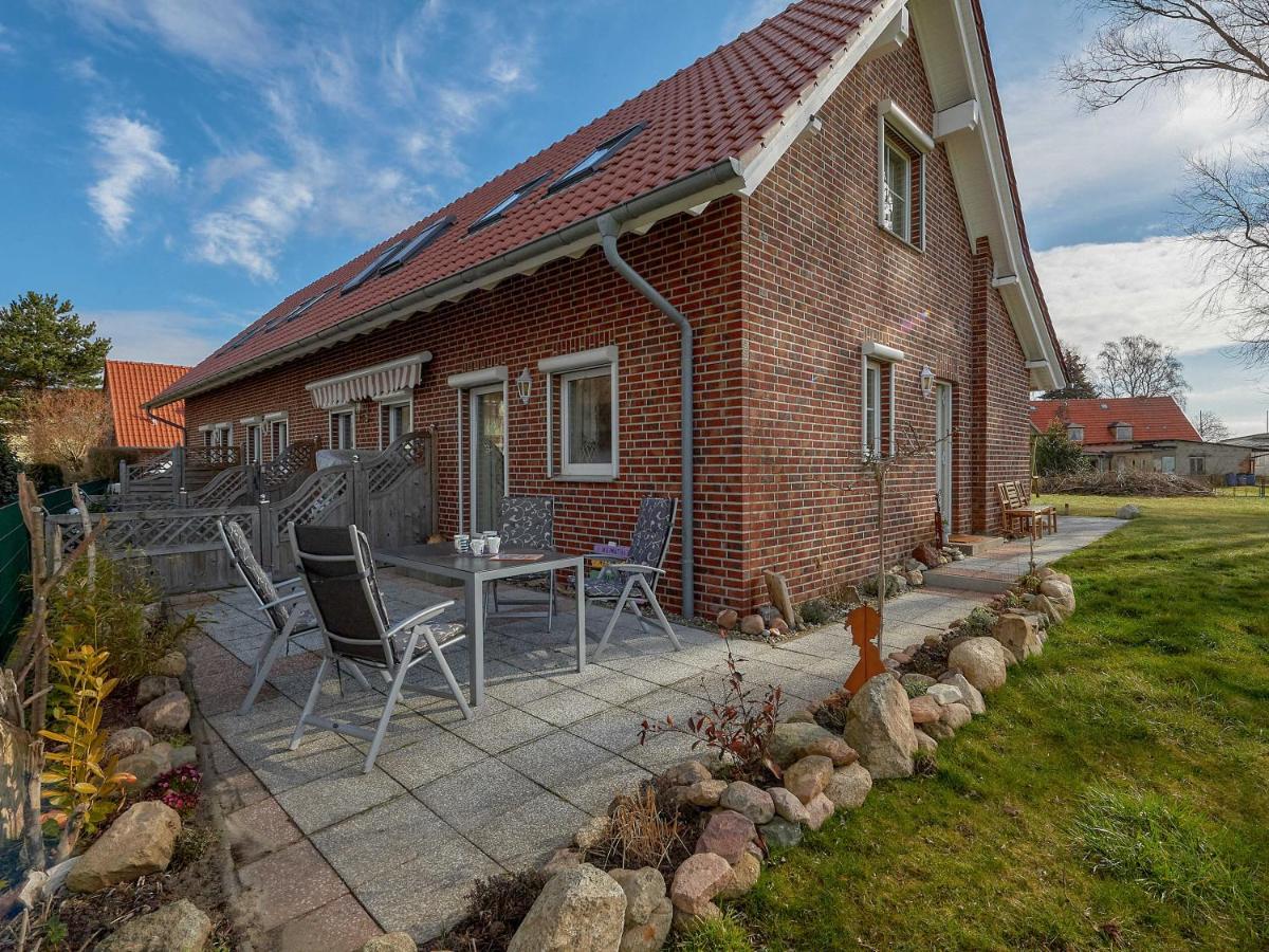 Ferienhaus Lobbe - Wohnung 01 mit Terrasse strandnah view 2