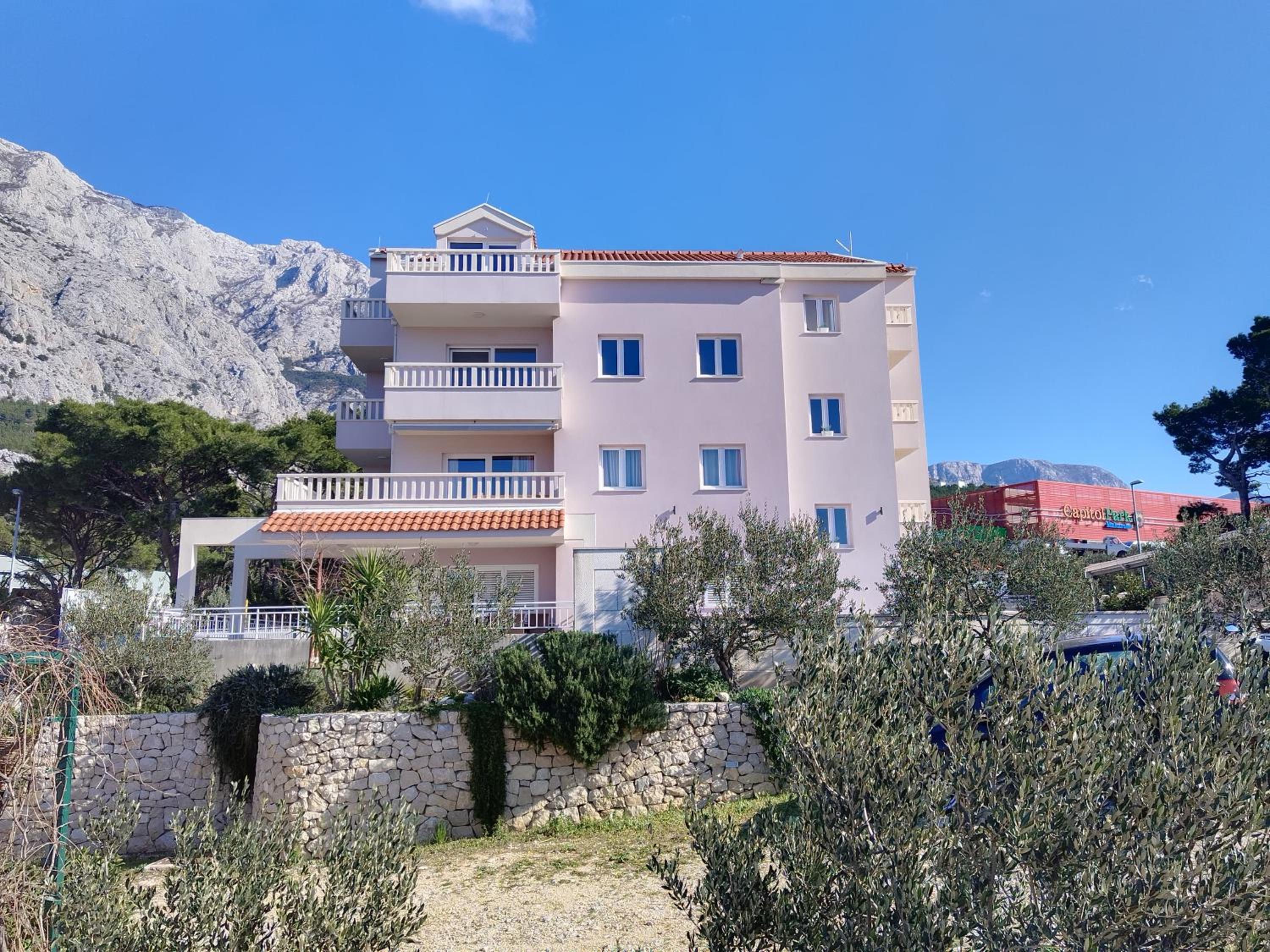 Hotel Villa Natasha - Image 1