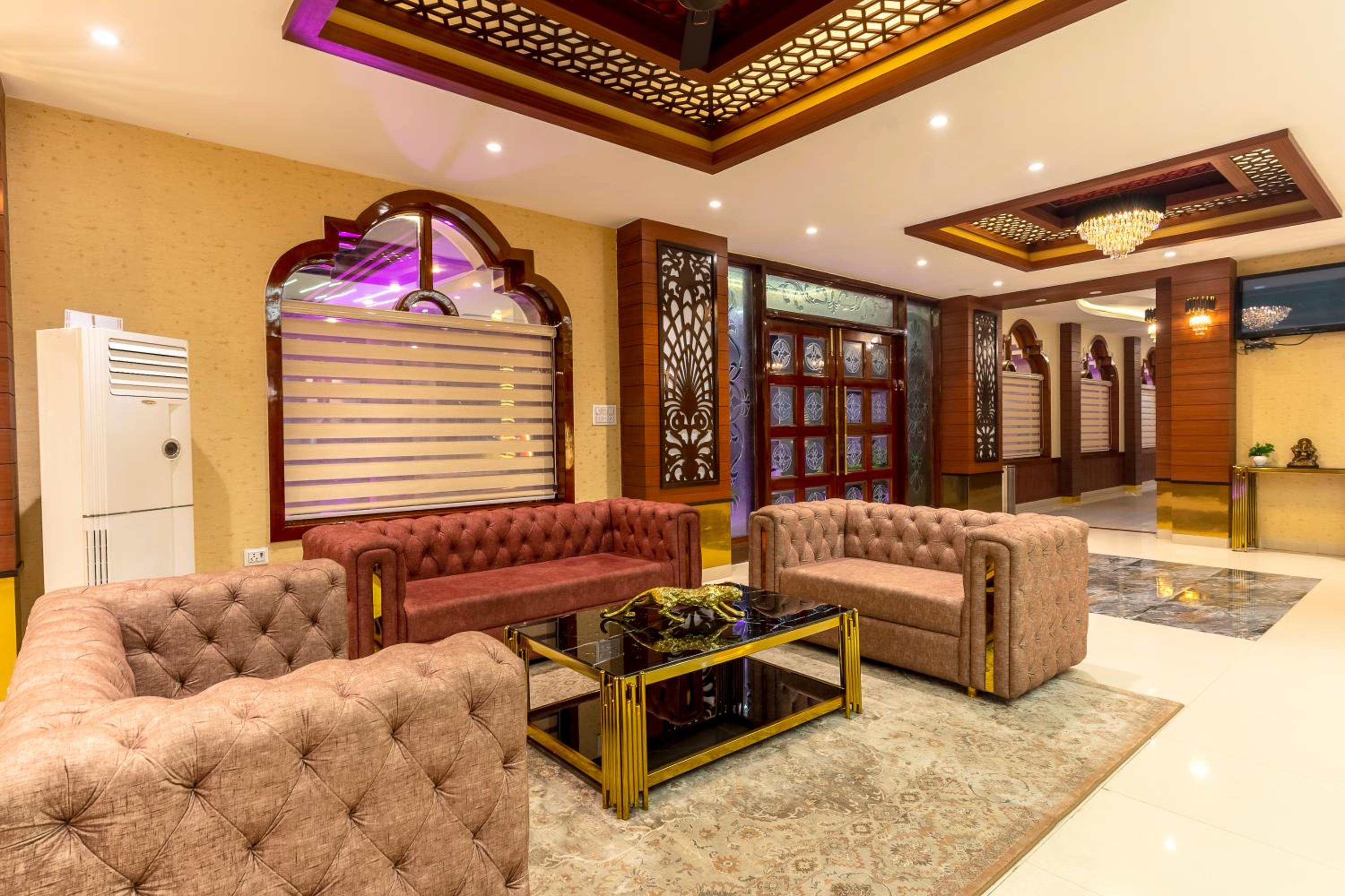 Lobby & Reception