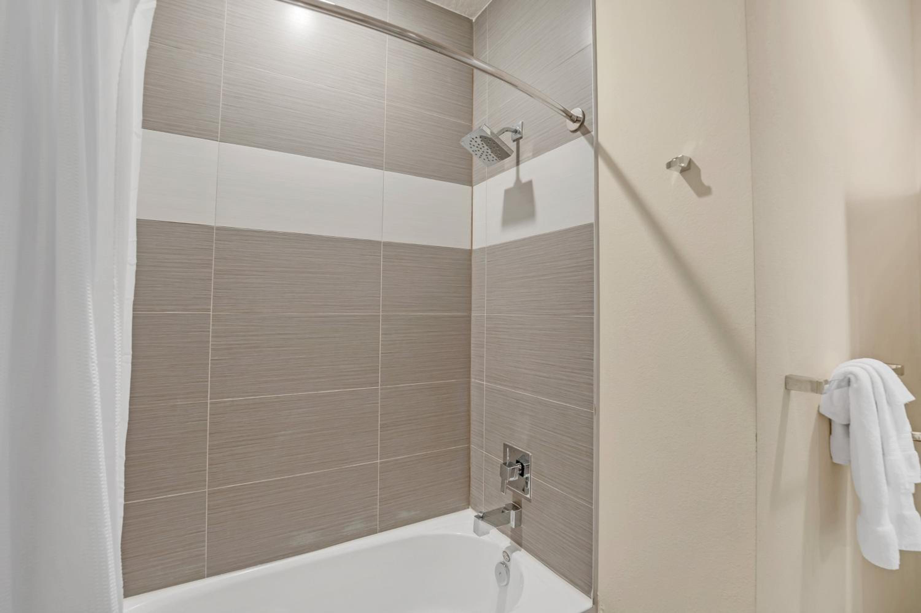 Serenity - 3 Bed 3 Baths TOWNHOME