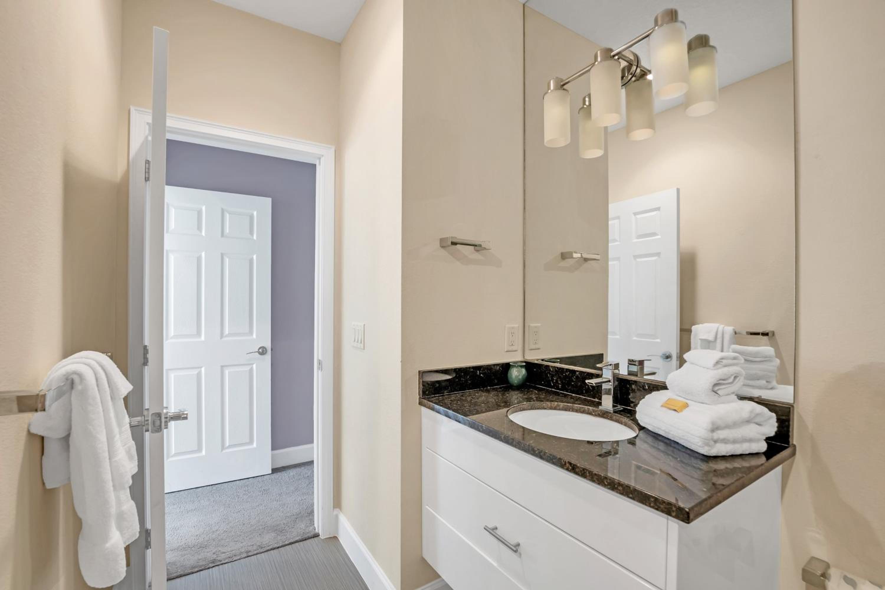Serenity - 3 Bed 3 Baths TOWNHOME