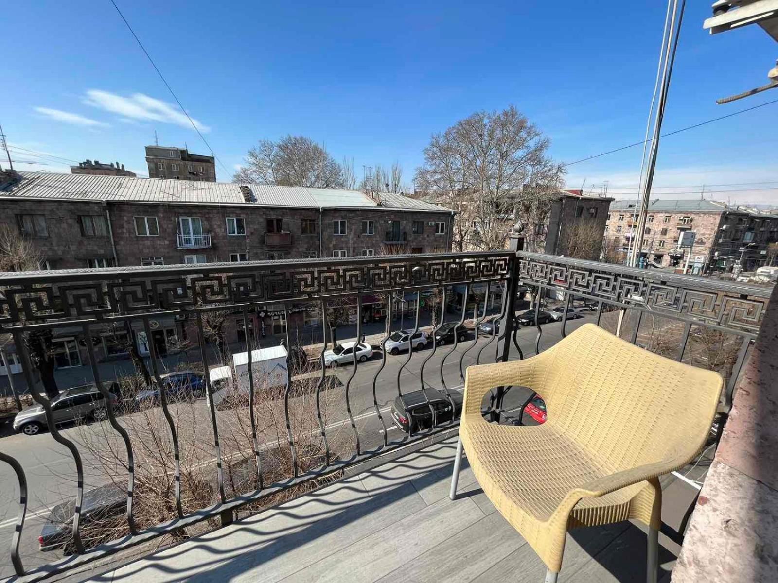 Modern Apartament in Vaxarshyan Str.