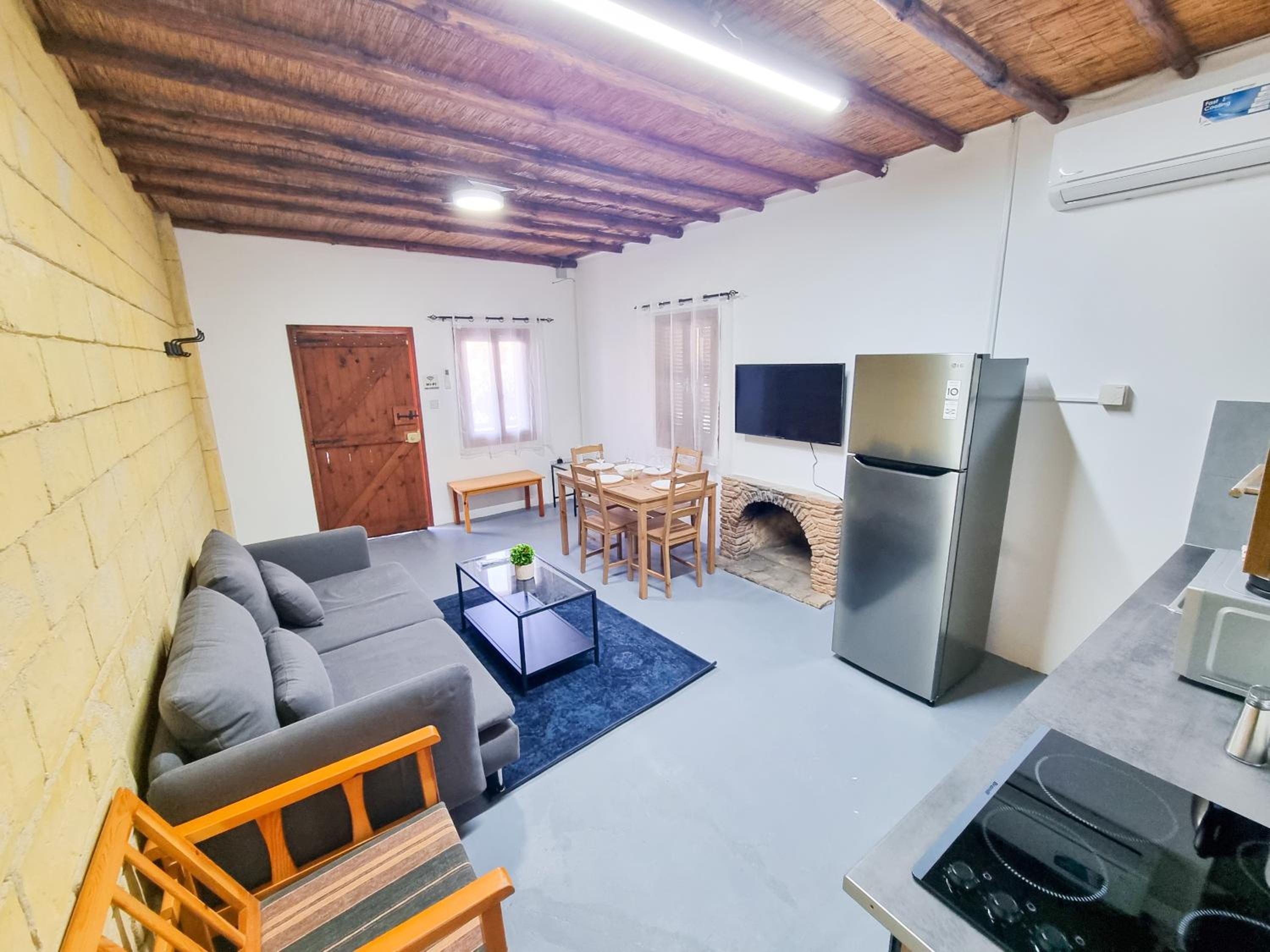 Mountains Retreat Rooms & Suites