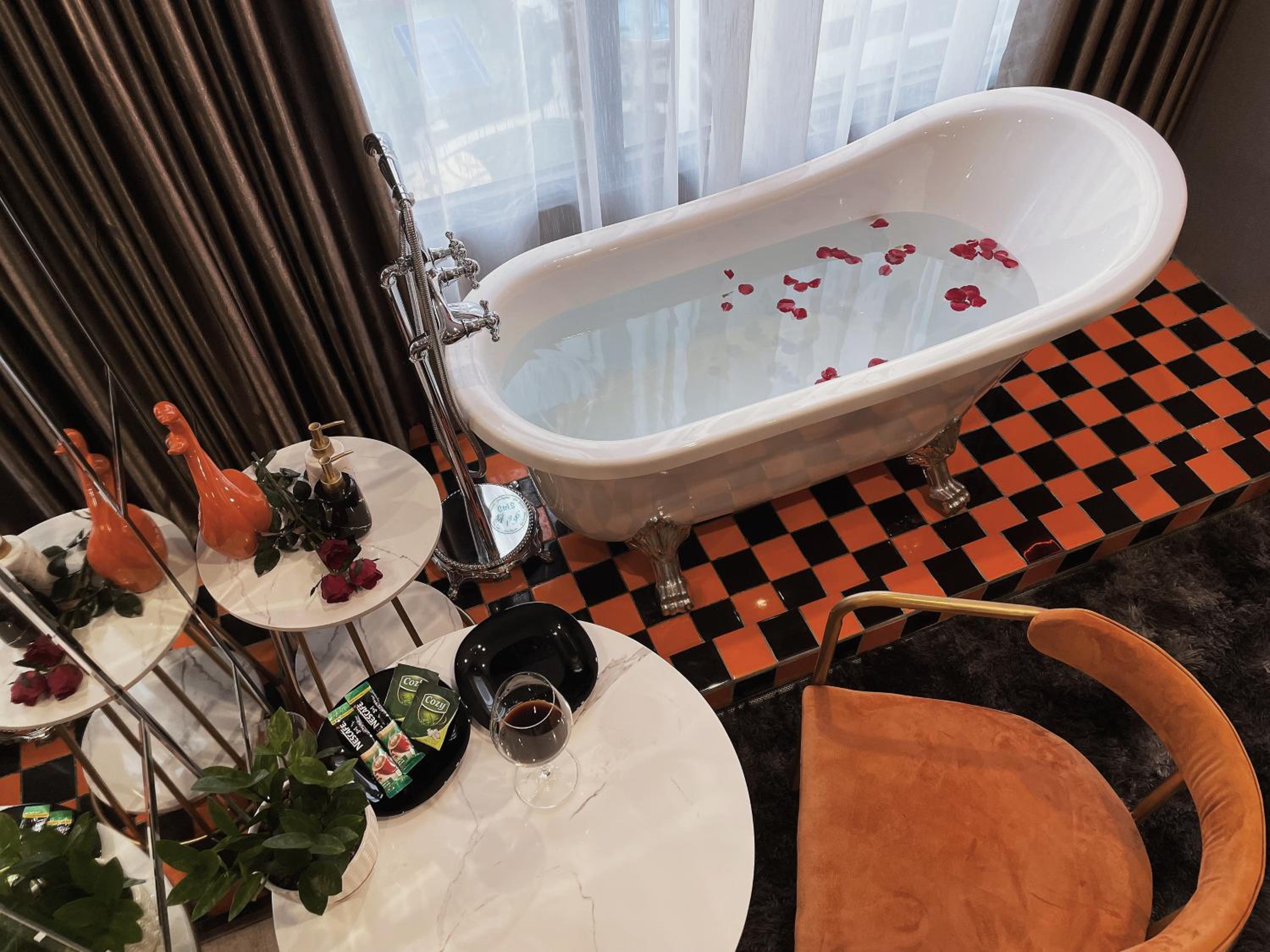 Vinhomes Ocean Park - Ctrl S by 1996 - The Luxe with bathtub - The Light with bathtub and projector - The Vintage with high floor - The Indochine with open
