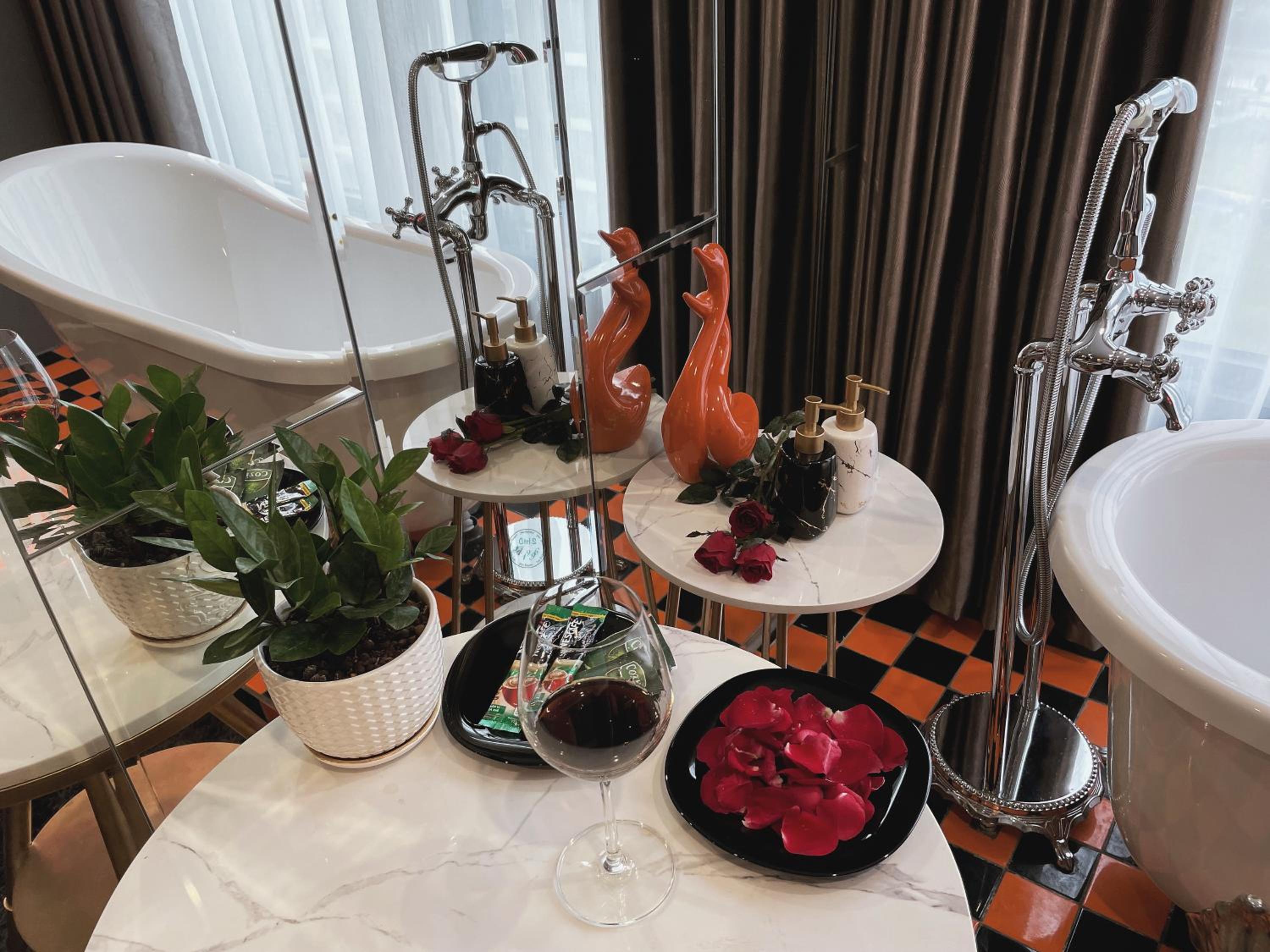 Vinhomes Ocean Park - Ctrl S by 1996 - The Luxe with bathtub - The Light with bathtub and projector - The Vintage with high floor - The Indochine with open