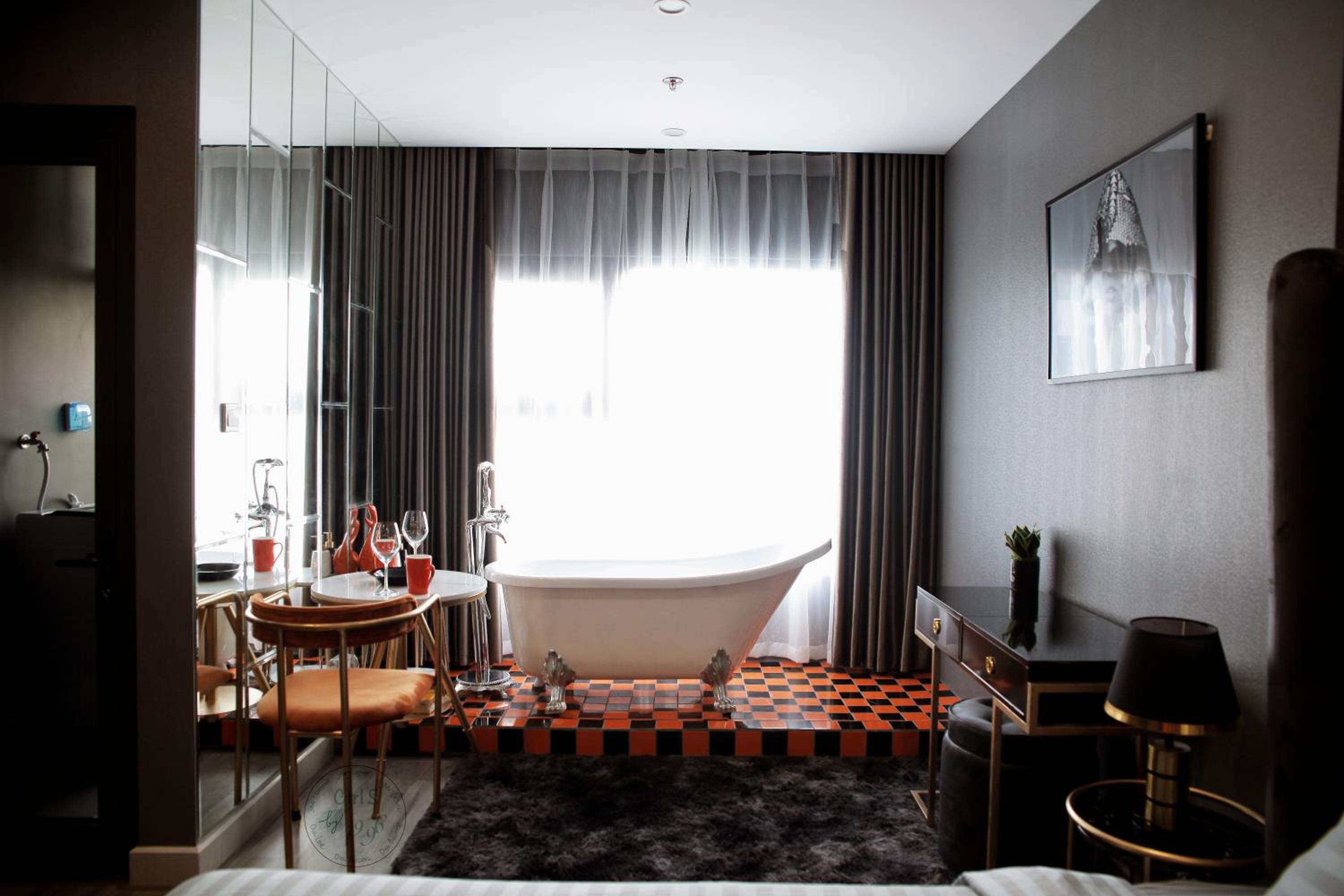 Vinhomes Ocean Park - Ctrl S by 1996 - The Luxe with bathtub - The Light with bathtub and projector - The Vintage with high floor - The Indochine with open