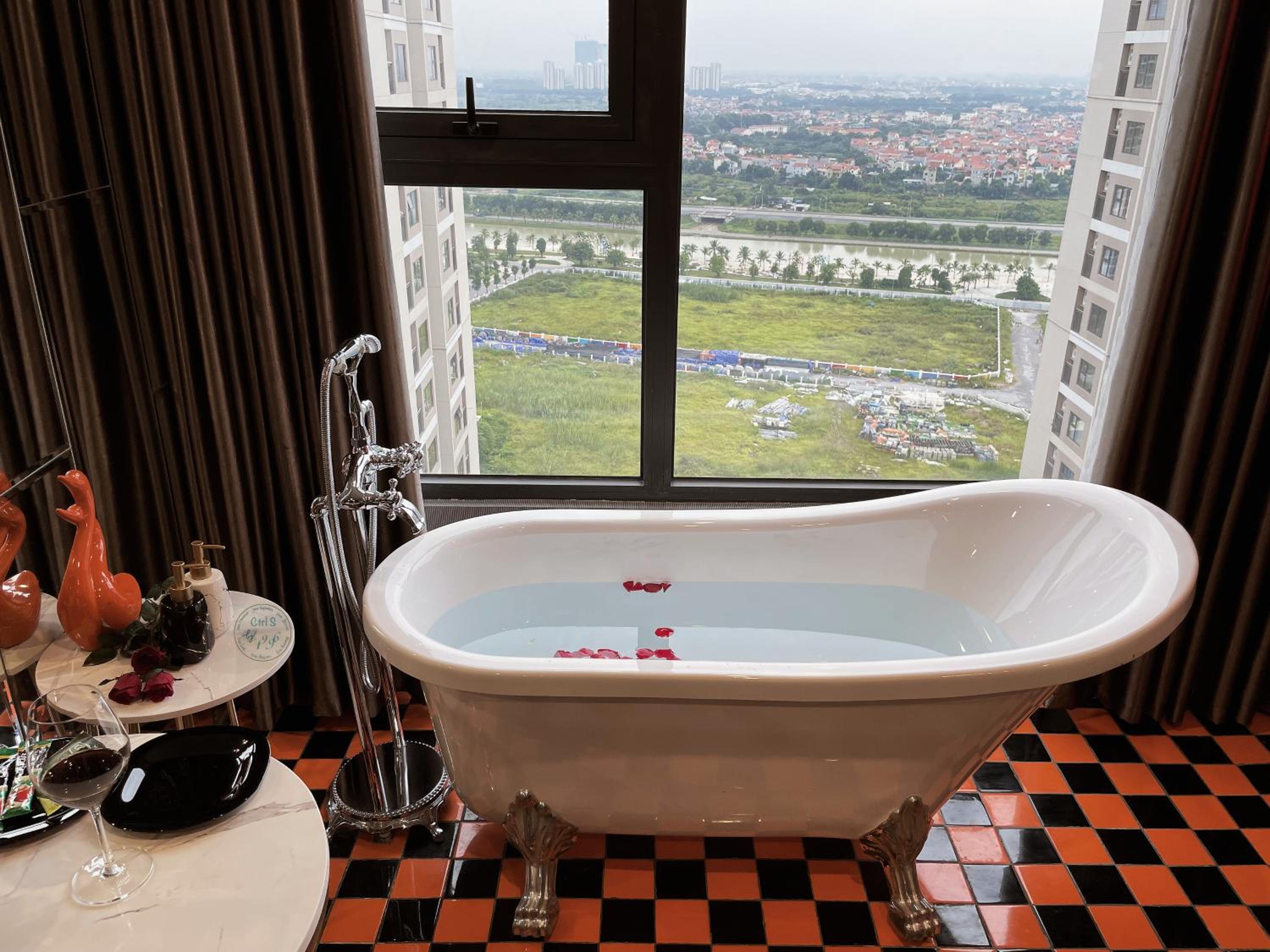 Vinhomes Ocean Park - Ctrl S by 1996 - The Luxe with bathtub - The Light with bathtub and projector - The Vintage with high floor - The Indochine with open