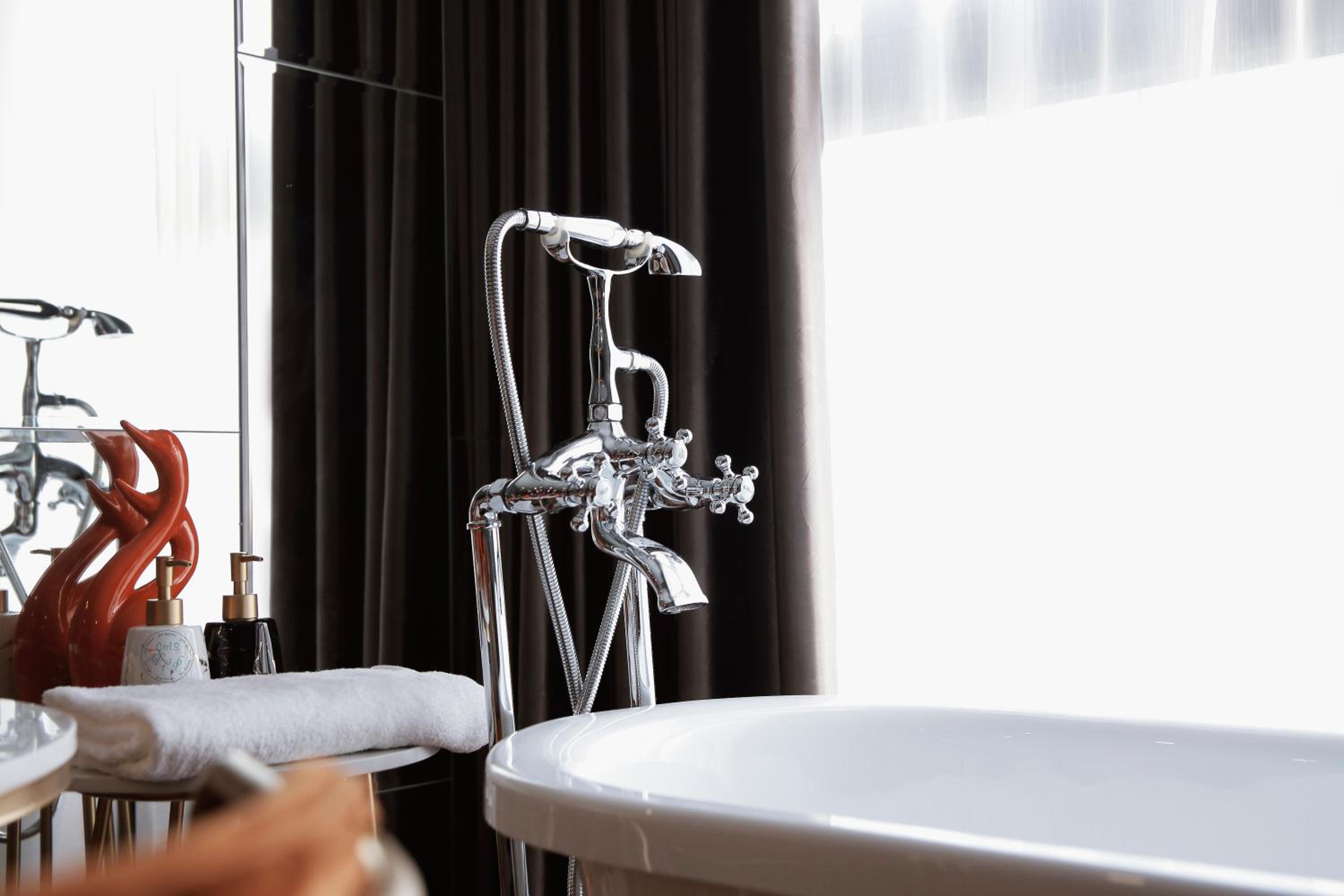 Vinhomes Ocean Park - Ctrl S by 1996 - The Luxe with bathtub - The Light with bathtub and projector - The Vintage with high floor - The Indochine with open