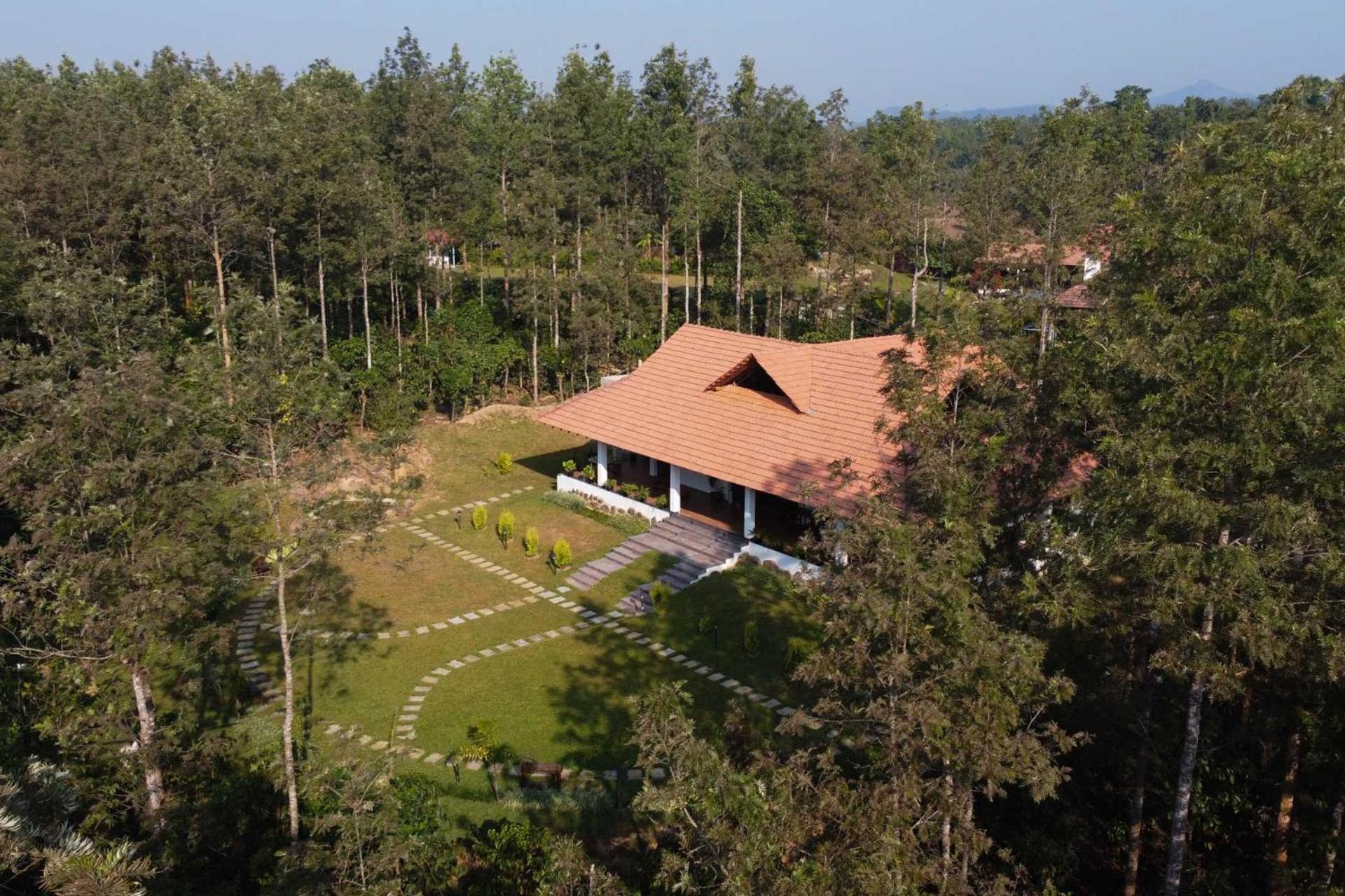 StayVista at Cedar - Strelitzia 2BHK with Breakfast and Jacuzzi view 2