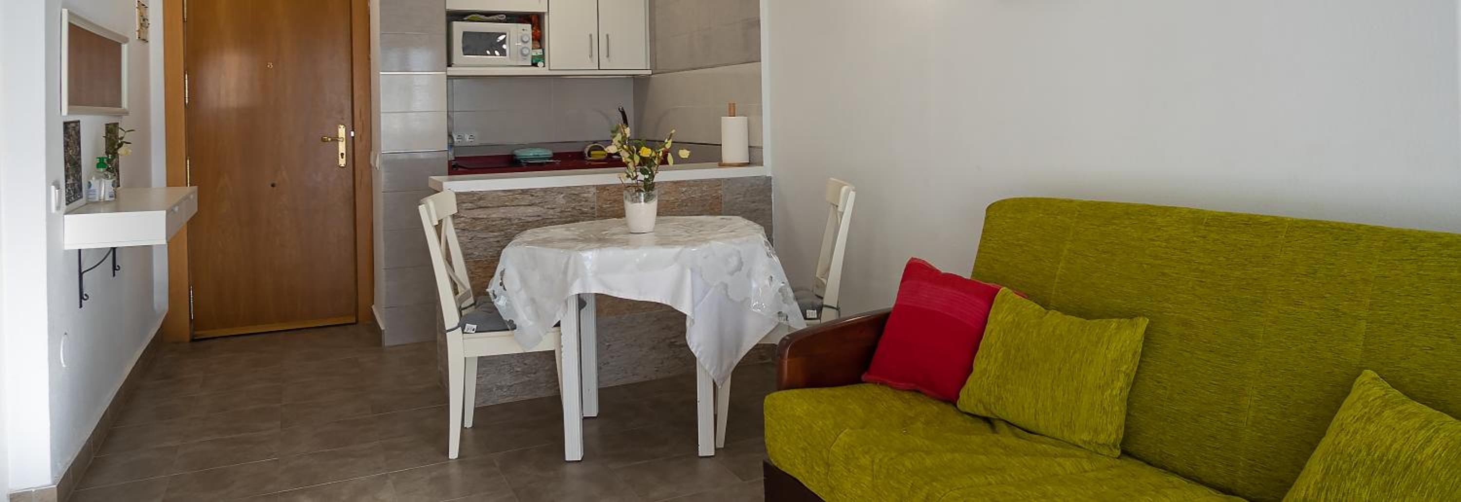 Apartamento con terraza y piscina - Todoholiday