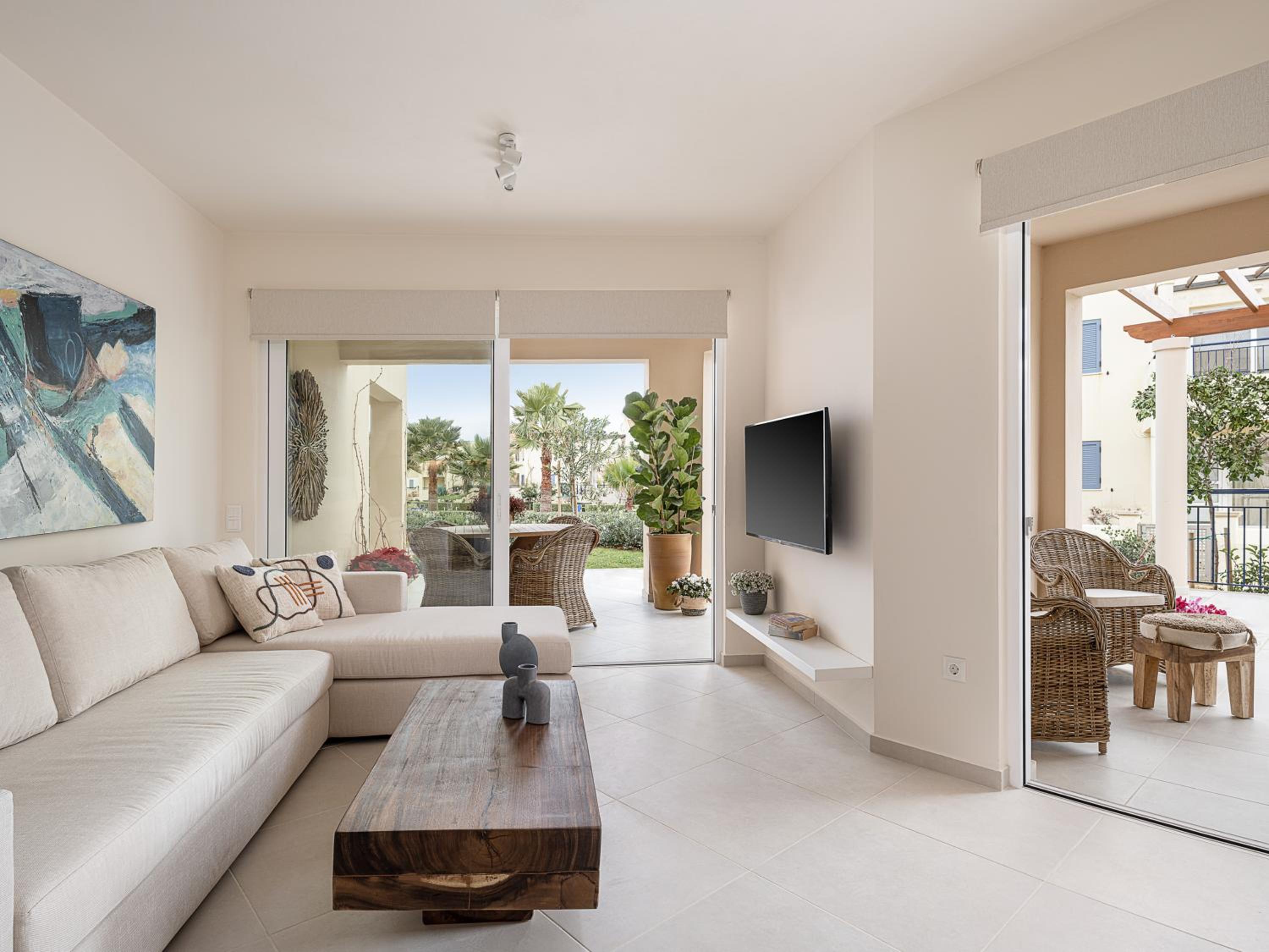 Calmaliving Seaside apartments with pool