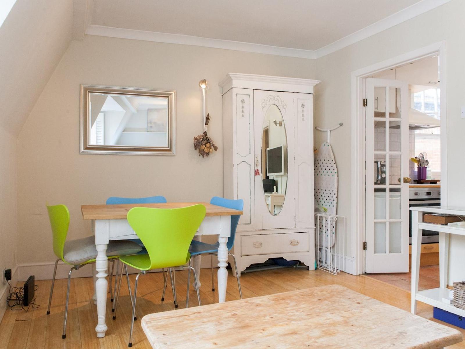 Roof Terrace Flat in Hampstead - Pass the Keys
