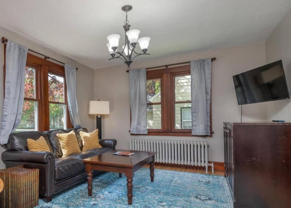 Glencoe-freshly remodeled-pets ok-4 bedrooms-grill view 4
