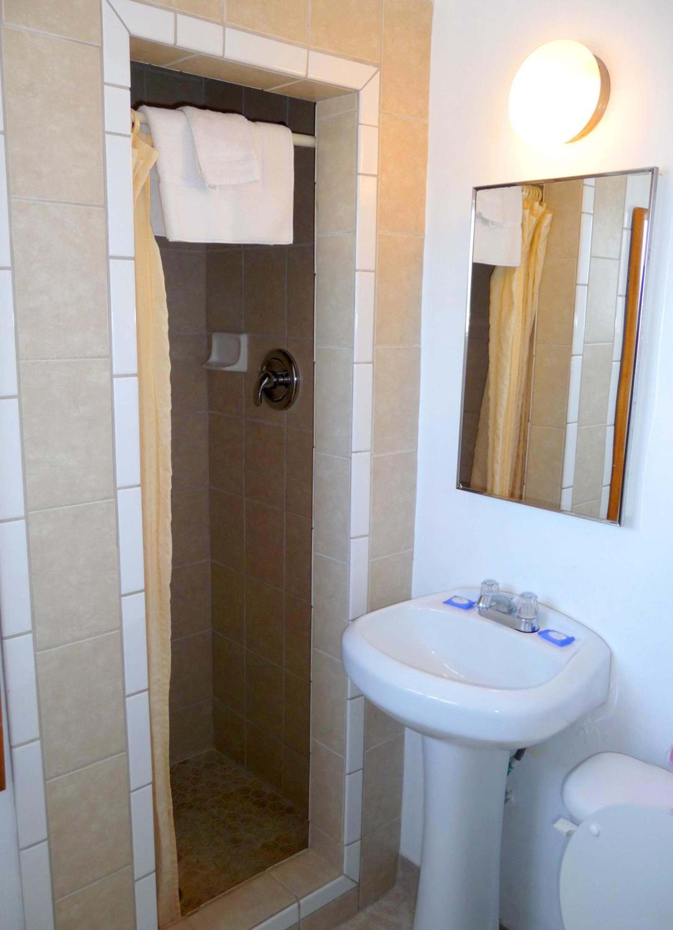 Ventura Vacations - Bayshore Inn Ventura - Property Image 12