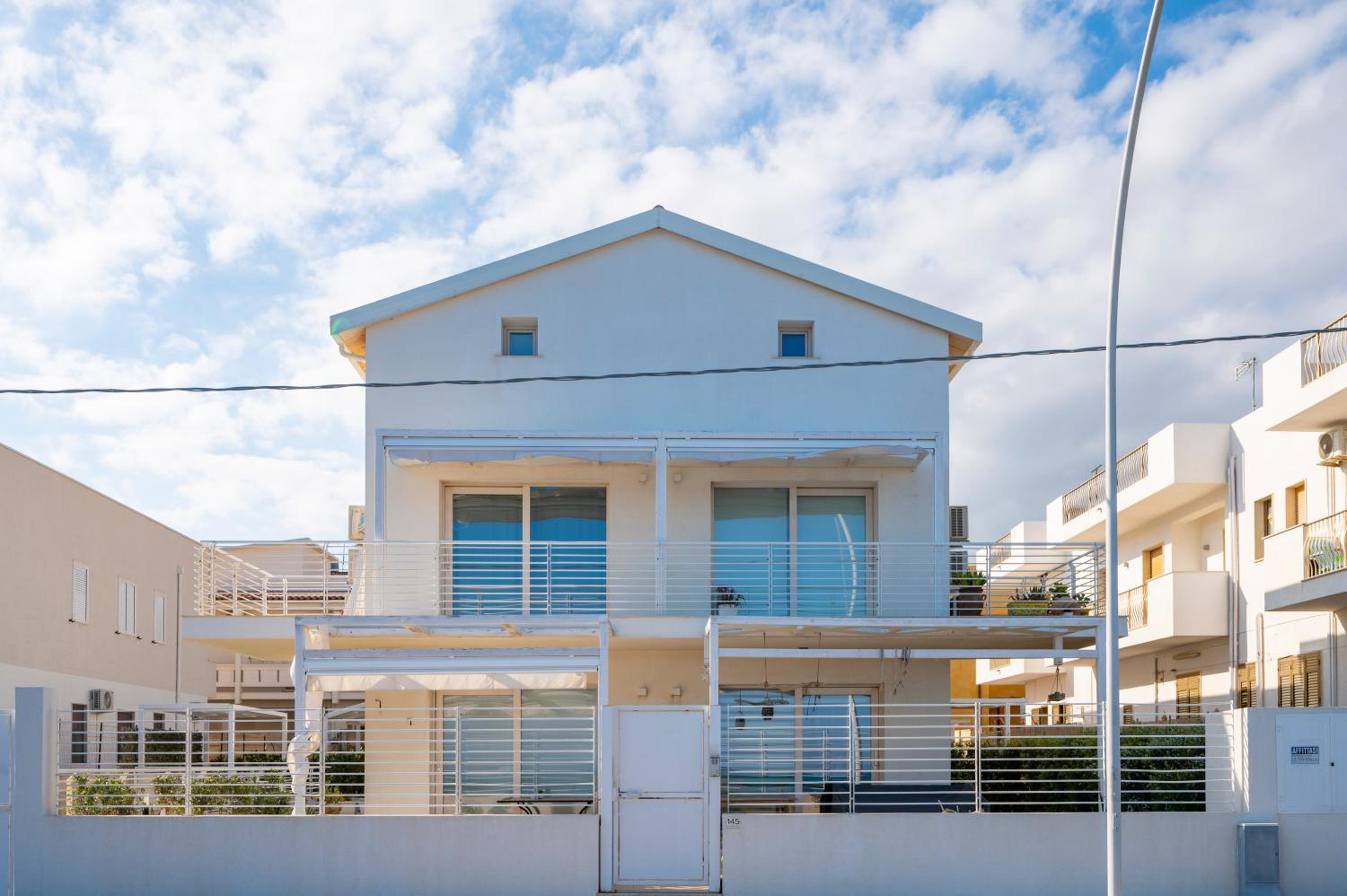 Hotel Luci Apartment Sea Beach - Image 1