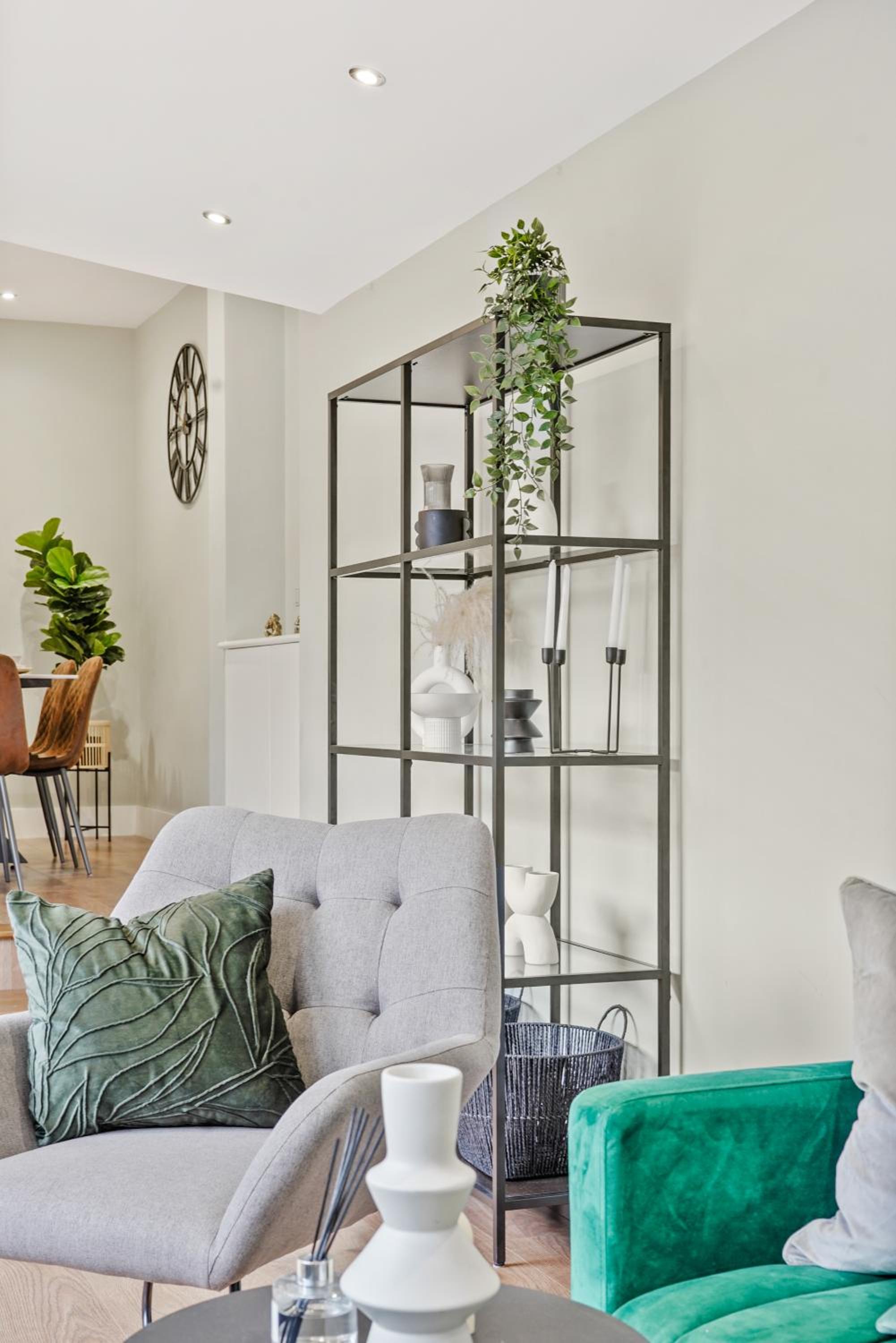 Charming Wimbledon 3-Bed Apt with Outdoor Area