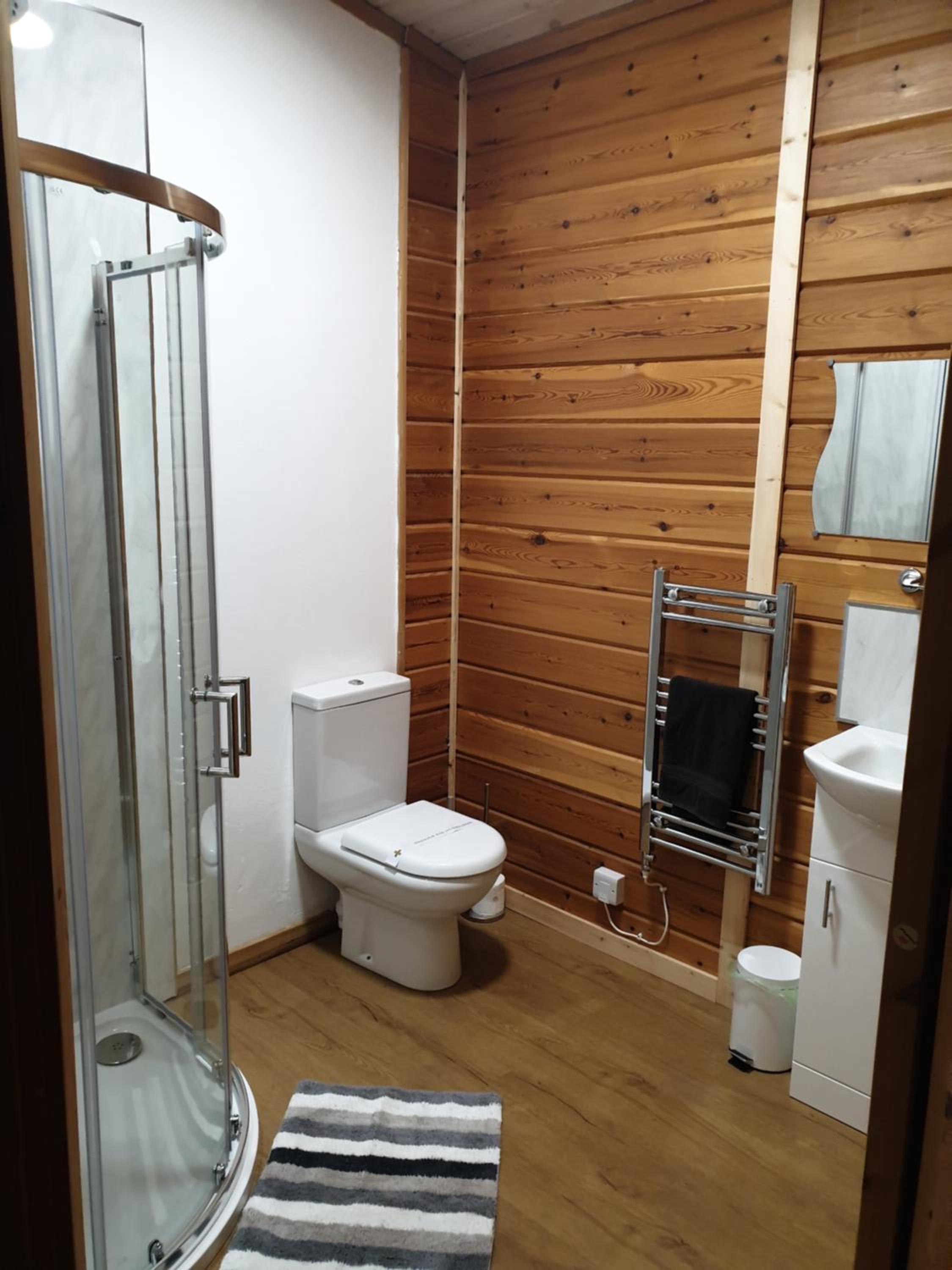 Luxurious lodge, Woodlands View, Hot tub at Rudyard Lake, couples or small family view 4