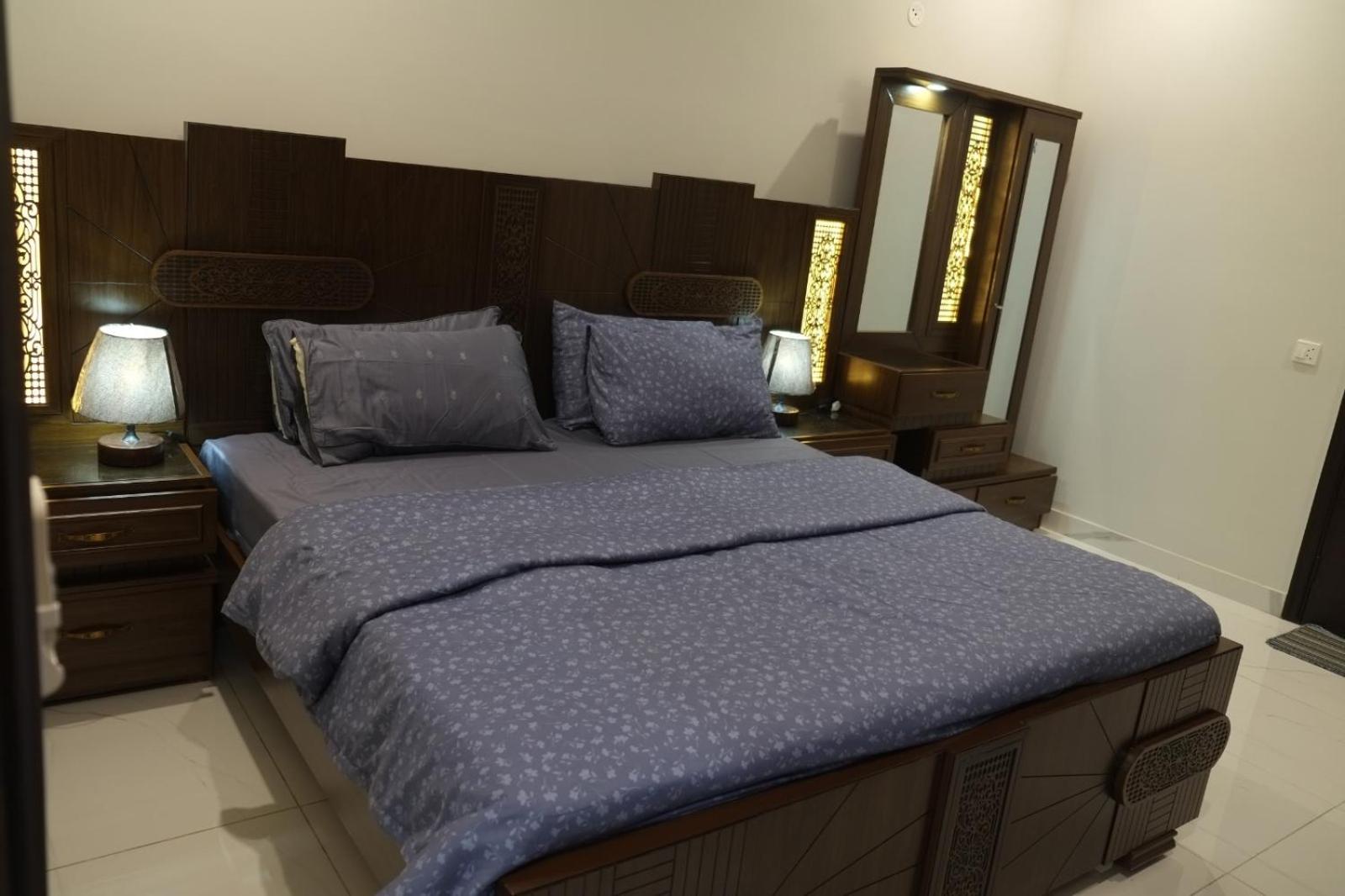 Photo 28 sur 29 de Al Rasheed Apartments second floor apartment