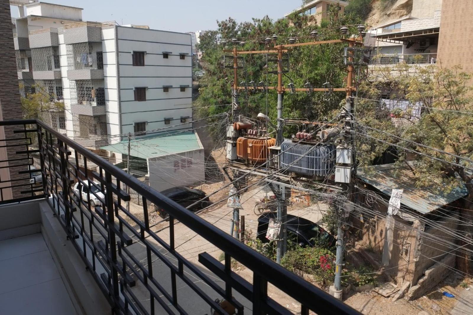Photo 16 sur 29 de Al Rasheed Apartments second floor apartment