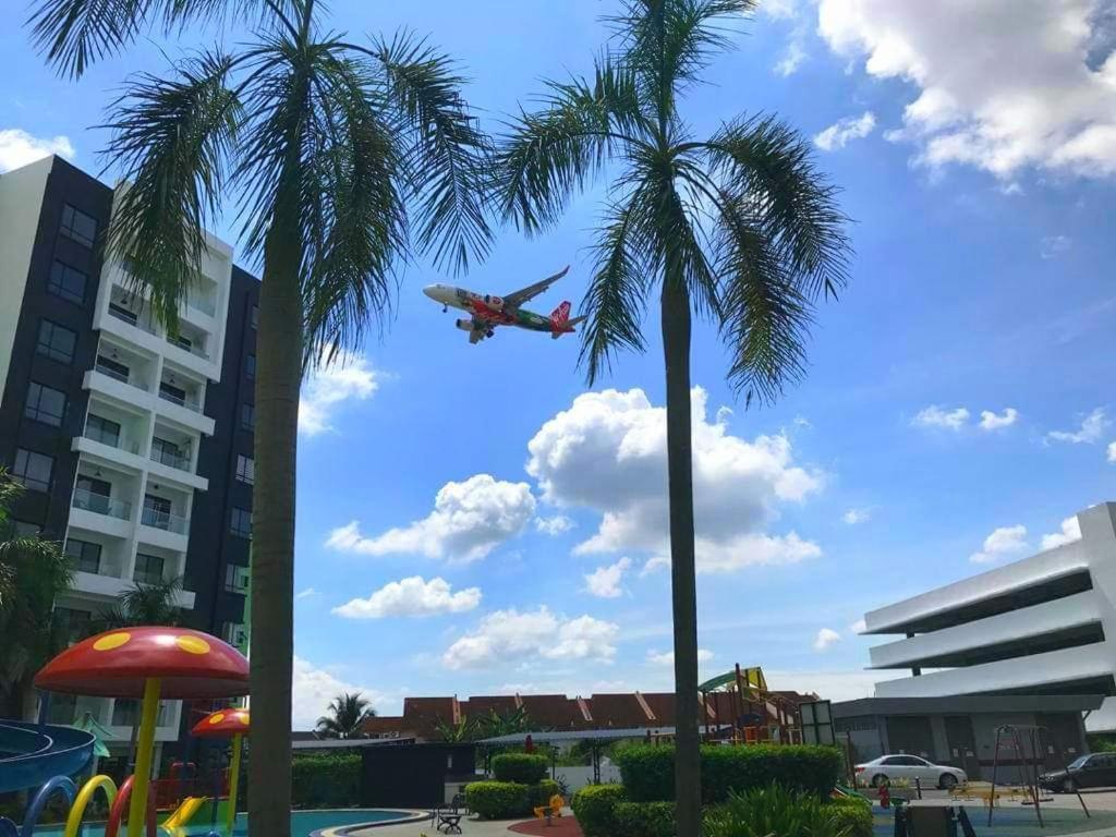HOMESTAY COMFY CONDO with Waterpark, Pool, Playground & Gym photo 3