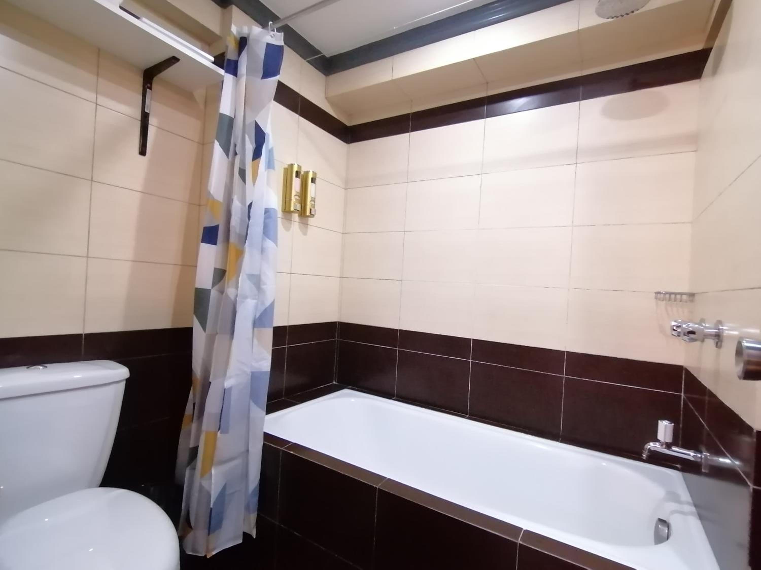 Condo Azur Suites E507 near Airport, Netflix, Stylish, Cozy with swimming pool view 4