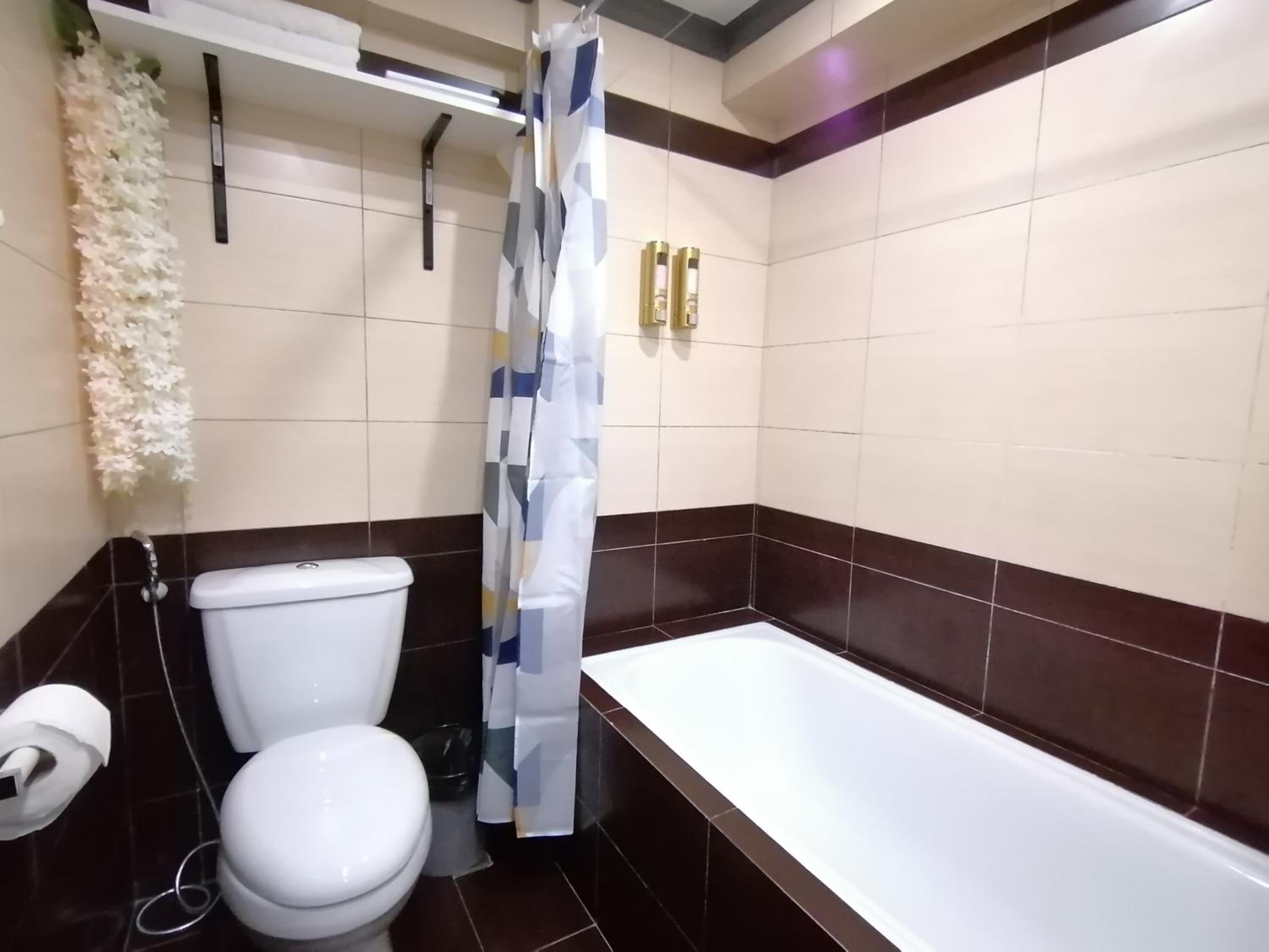 Condo Azur Suites E507 near Airport, Netflix, Stylish, Cozy with swimming pool view 5