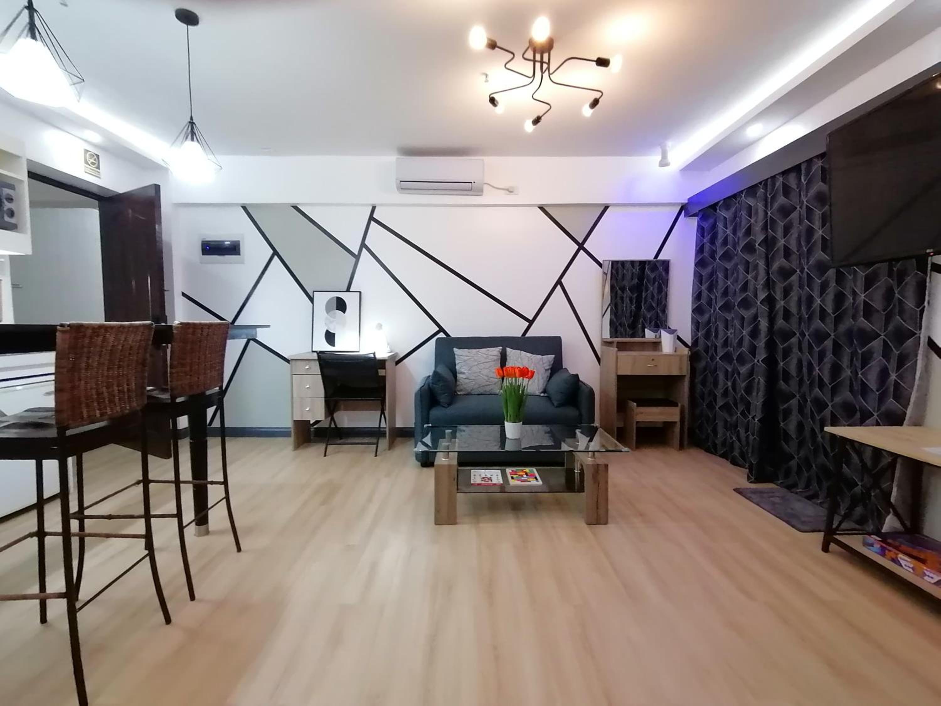 Condo Azur Suites E507 near Airport, Netflix, Stylish, Cozy with swimming pool view 2
