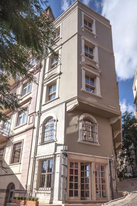 Baylo Suites