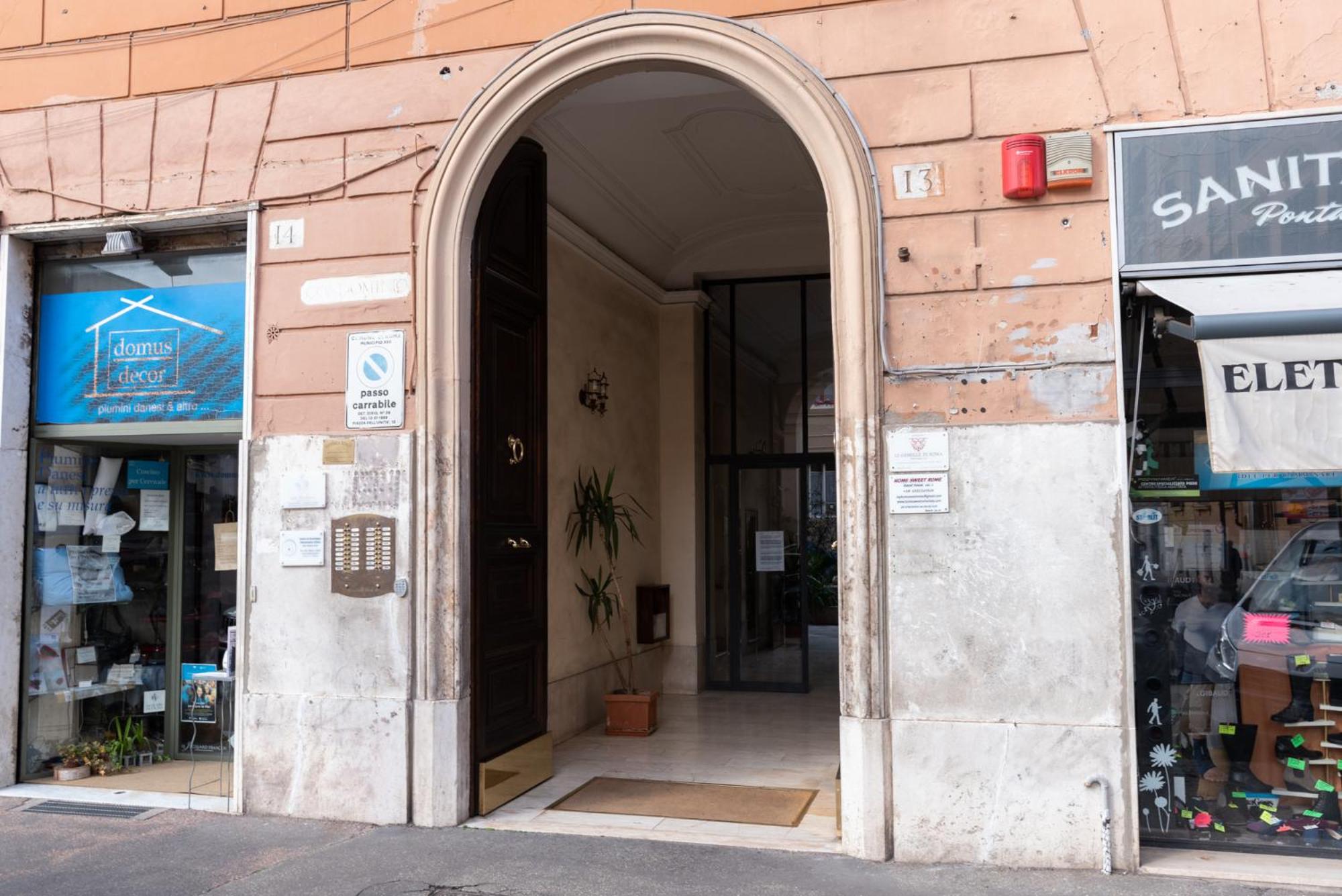 Hotel White Home Suite and Rooms - Image 1