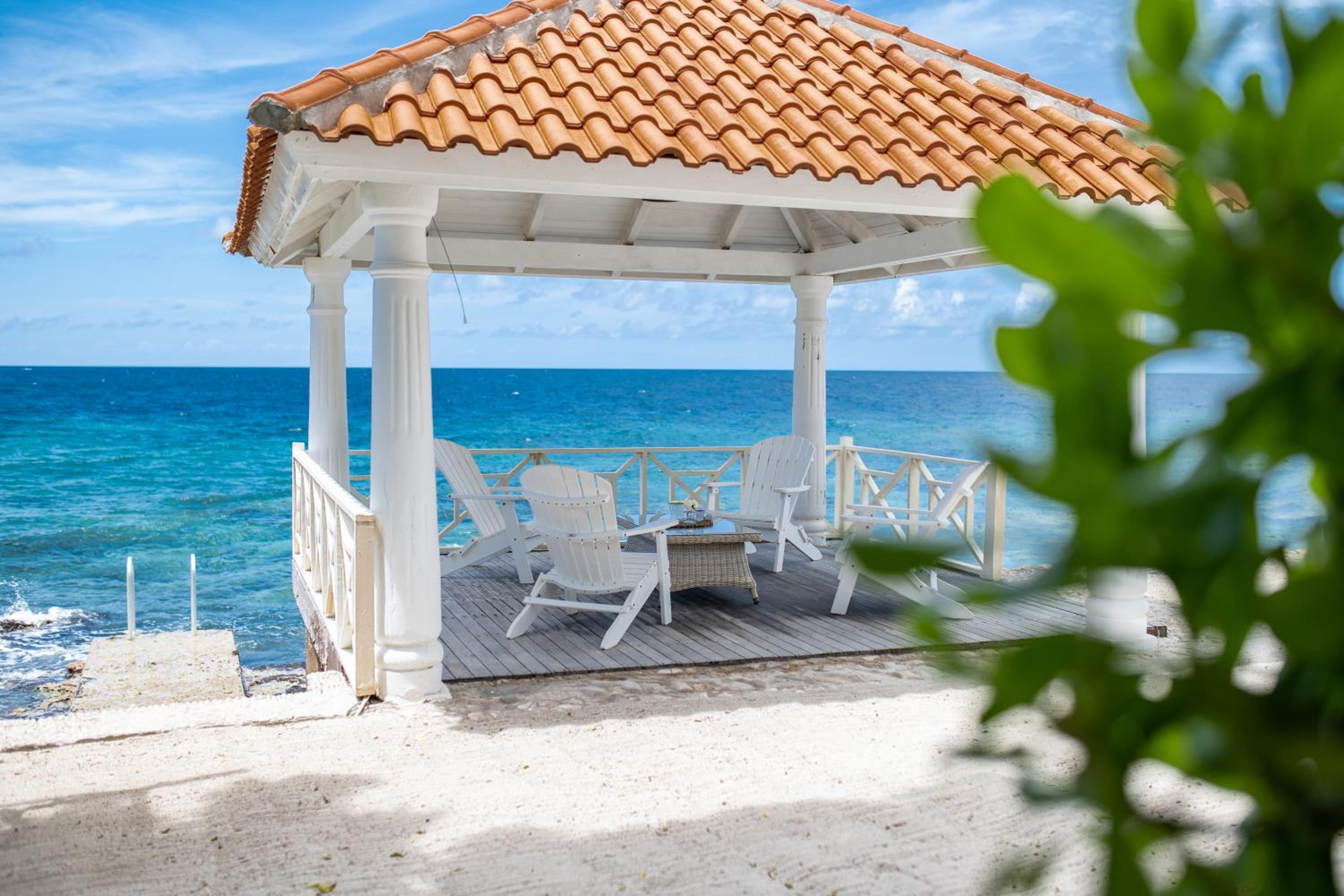 Sirena Bay Estate