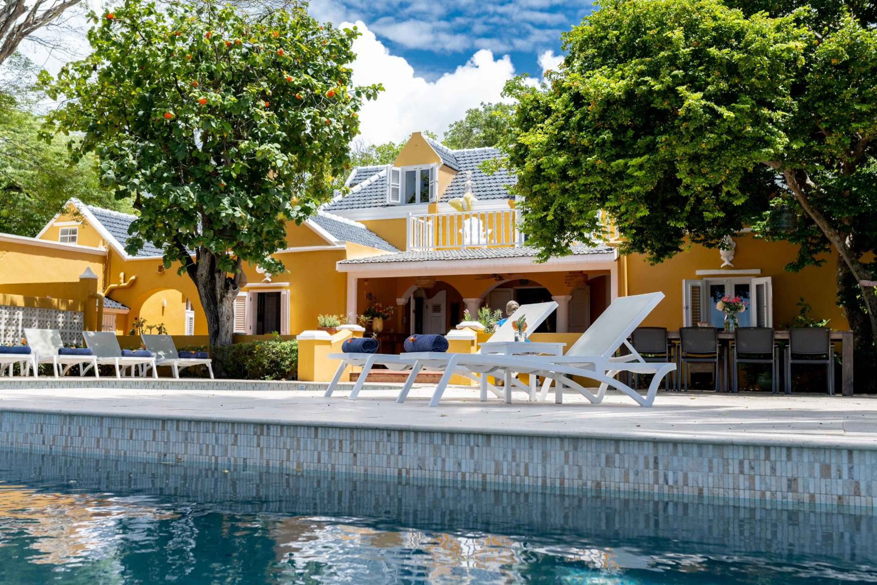 Sirena Bay Estate
