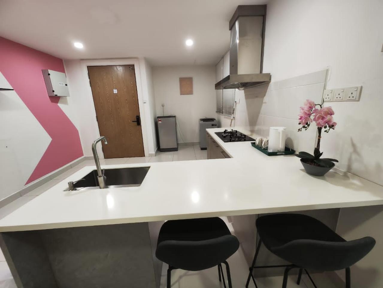 Mosaic High Floor and Nice View 2 Bedroom 4-5 pax