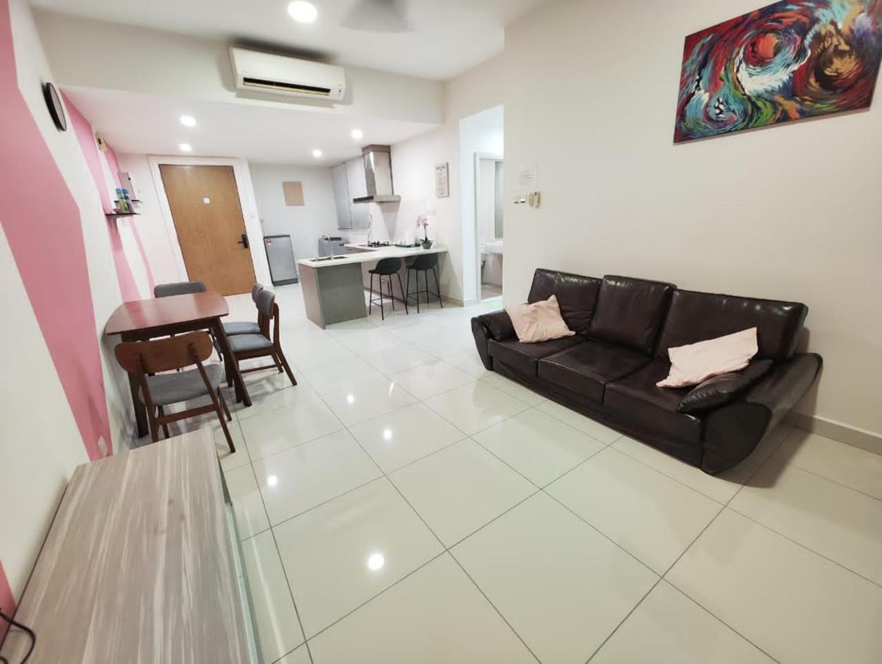 Mosaic High Floor and Nice View 2 Bedroom 4-5 pax