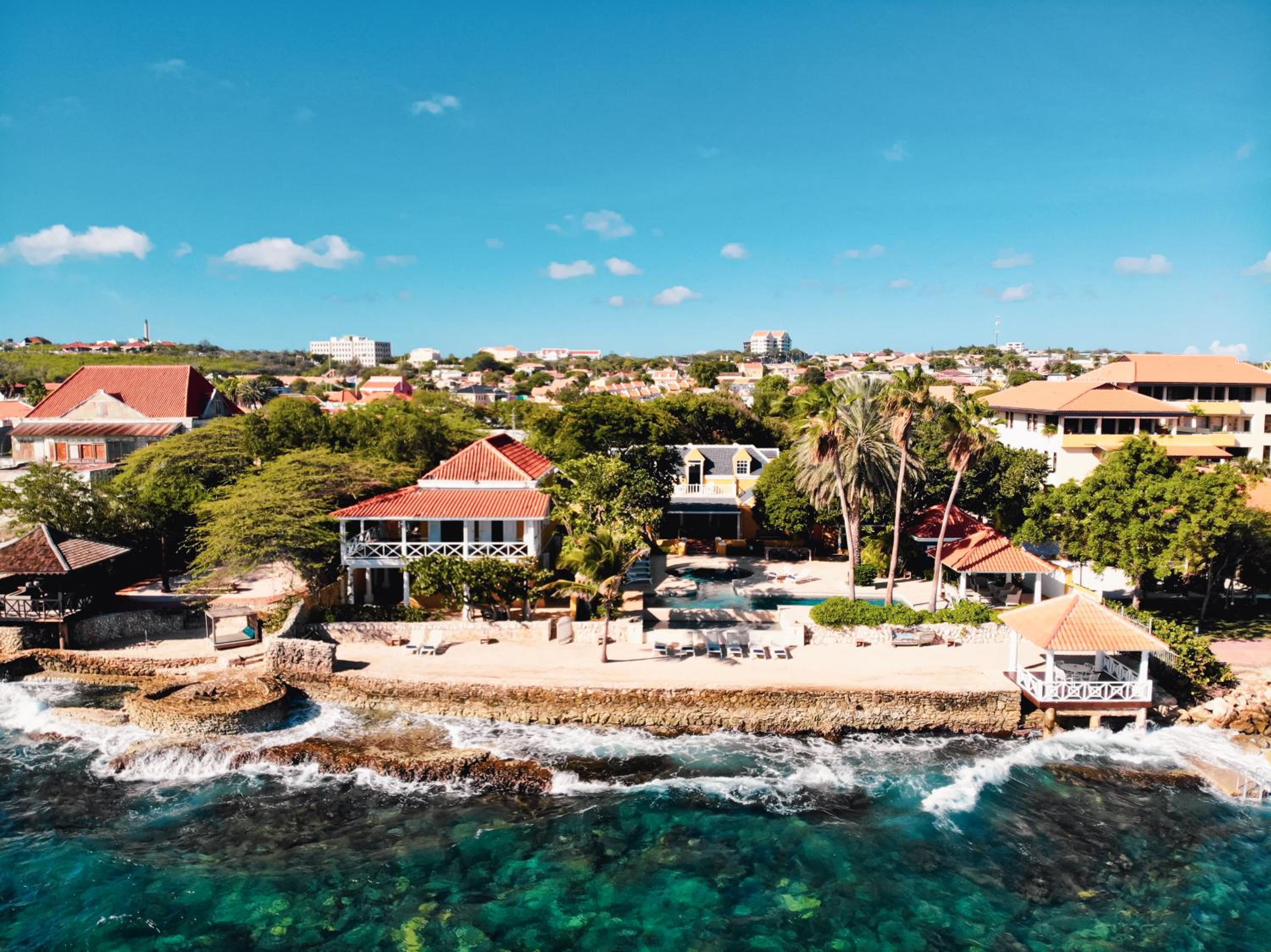 Sirena Bay Estate