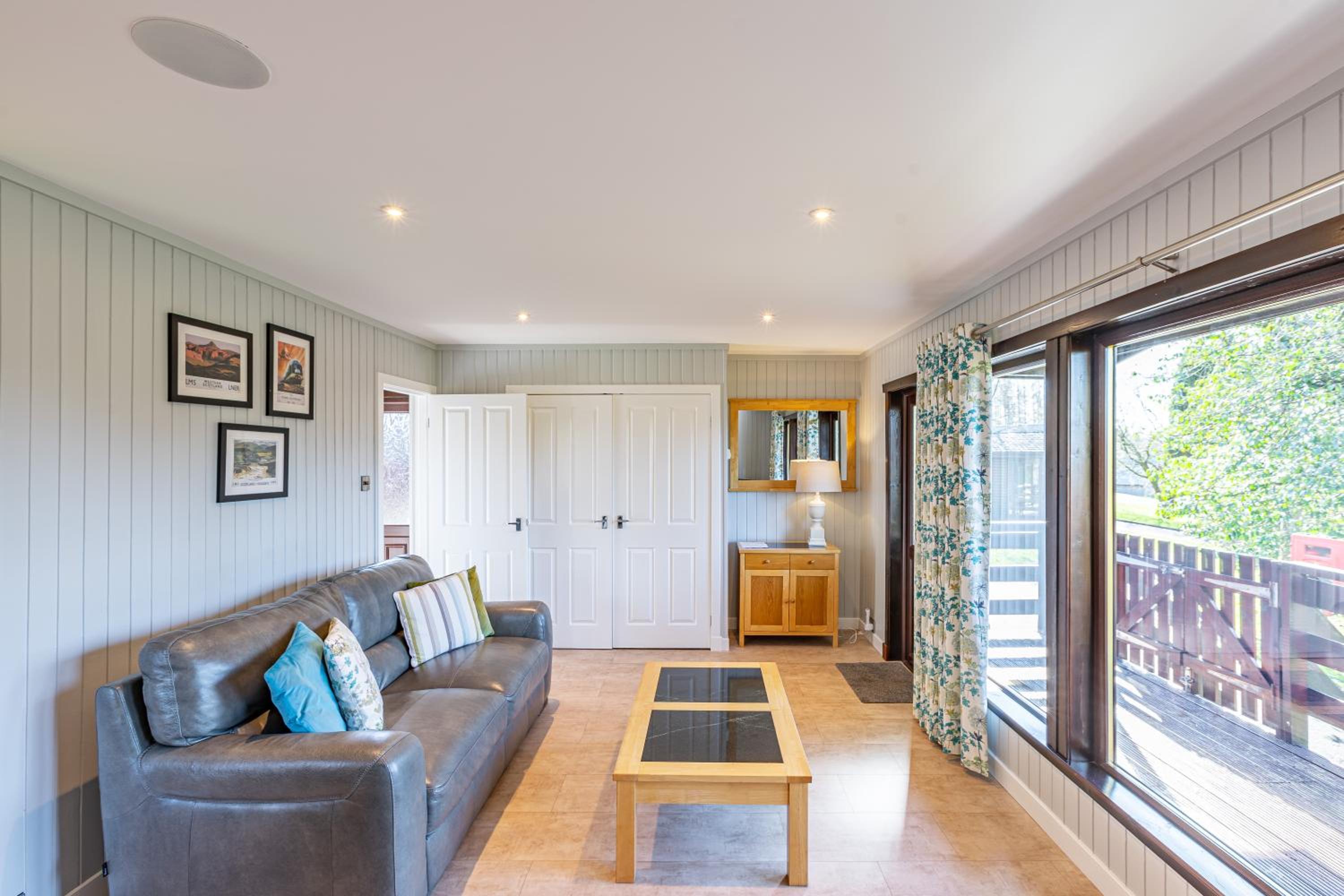 Bluebell Lodge 7 with Hot Tub
