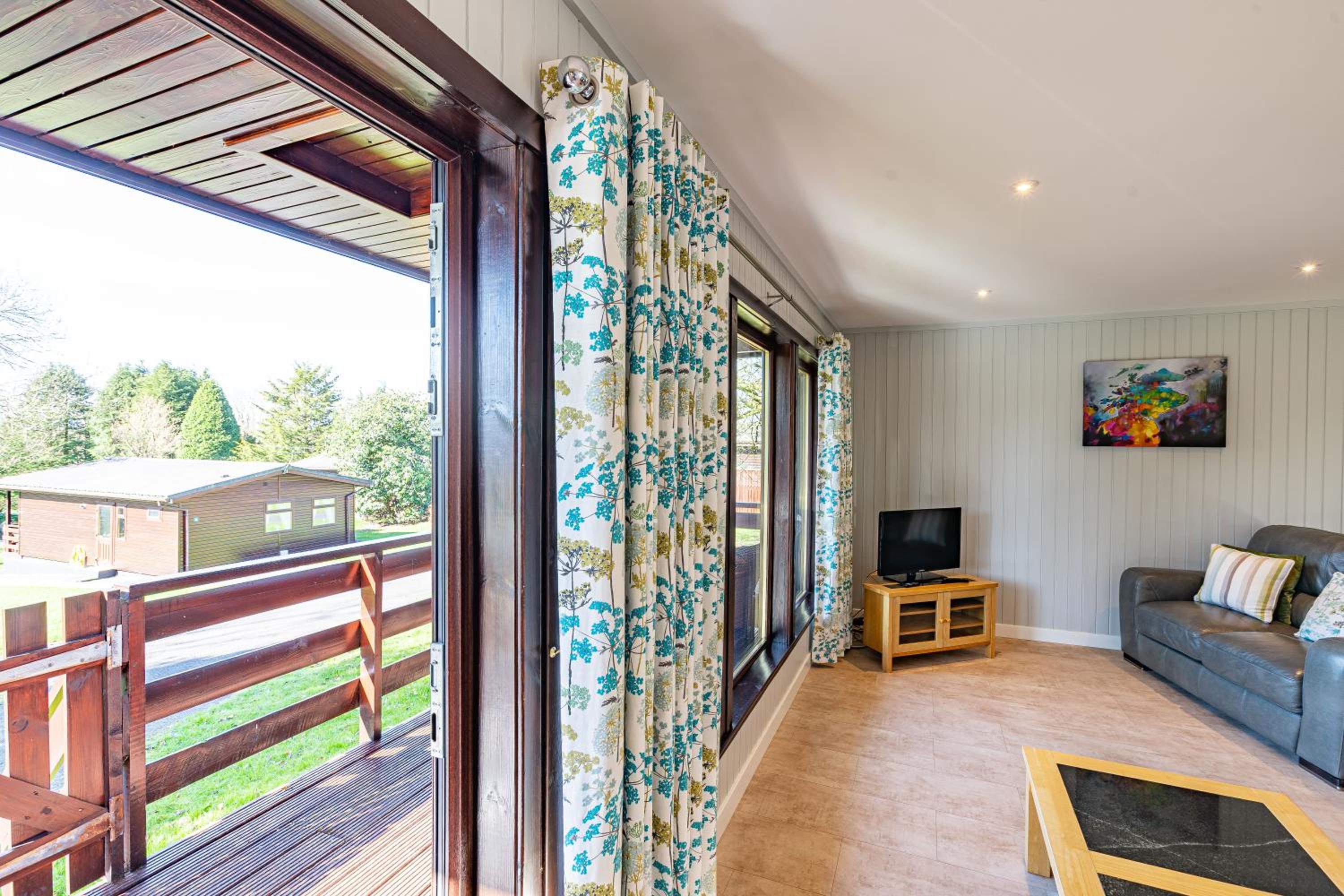 Bluebell Lodge 7 with Hot Tub