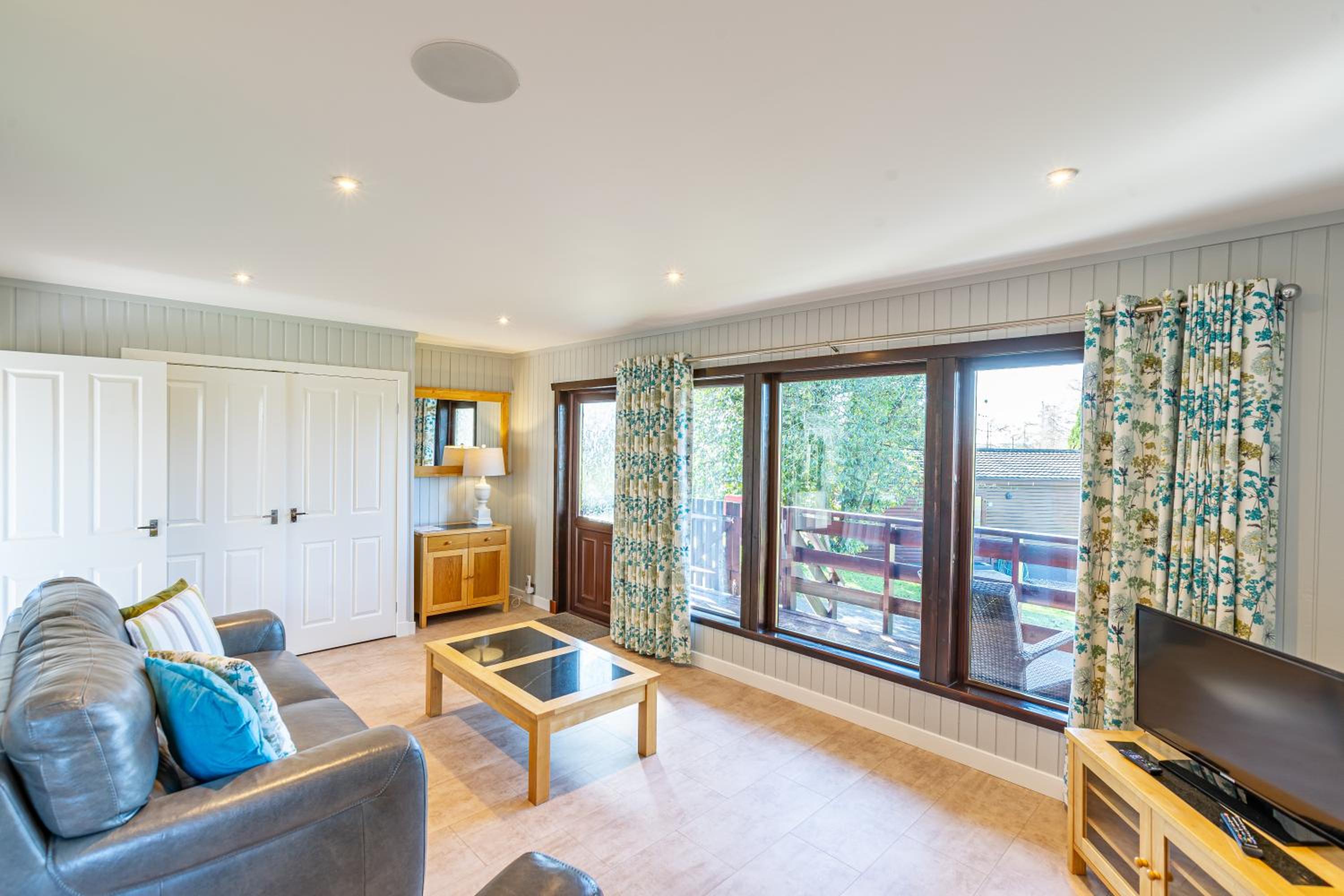 Bluebell Lodge 7 with Hot Tub