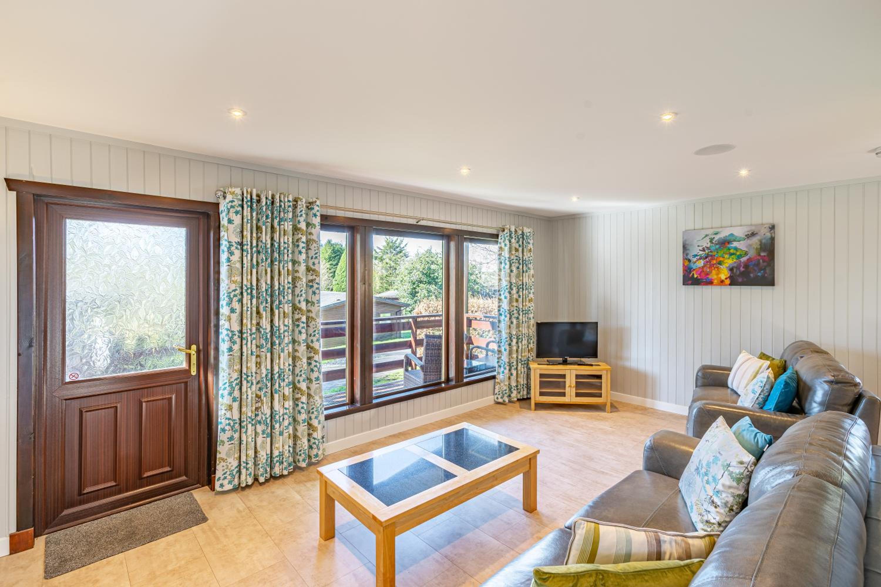 Bluebell Lodge 7 with Hot Tub