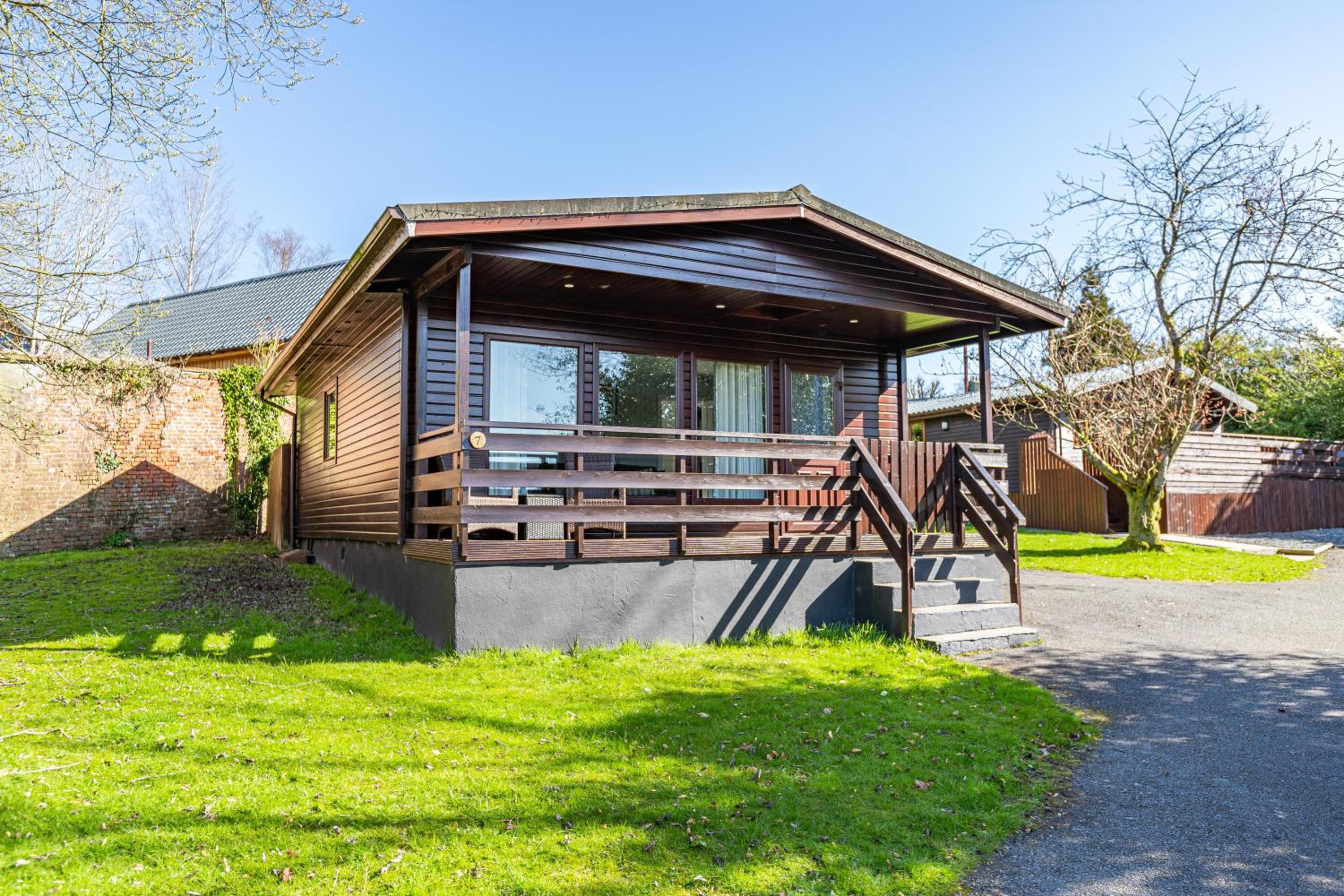 Bluebell Lodge 7 with Hot Tub