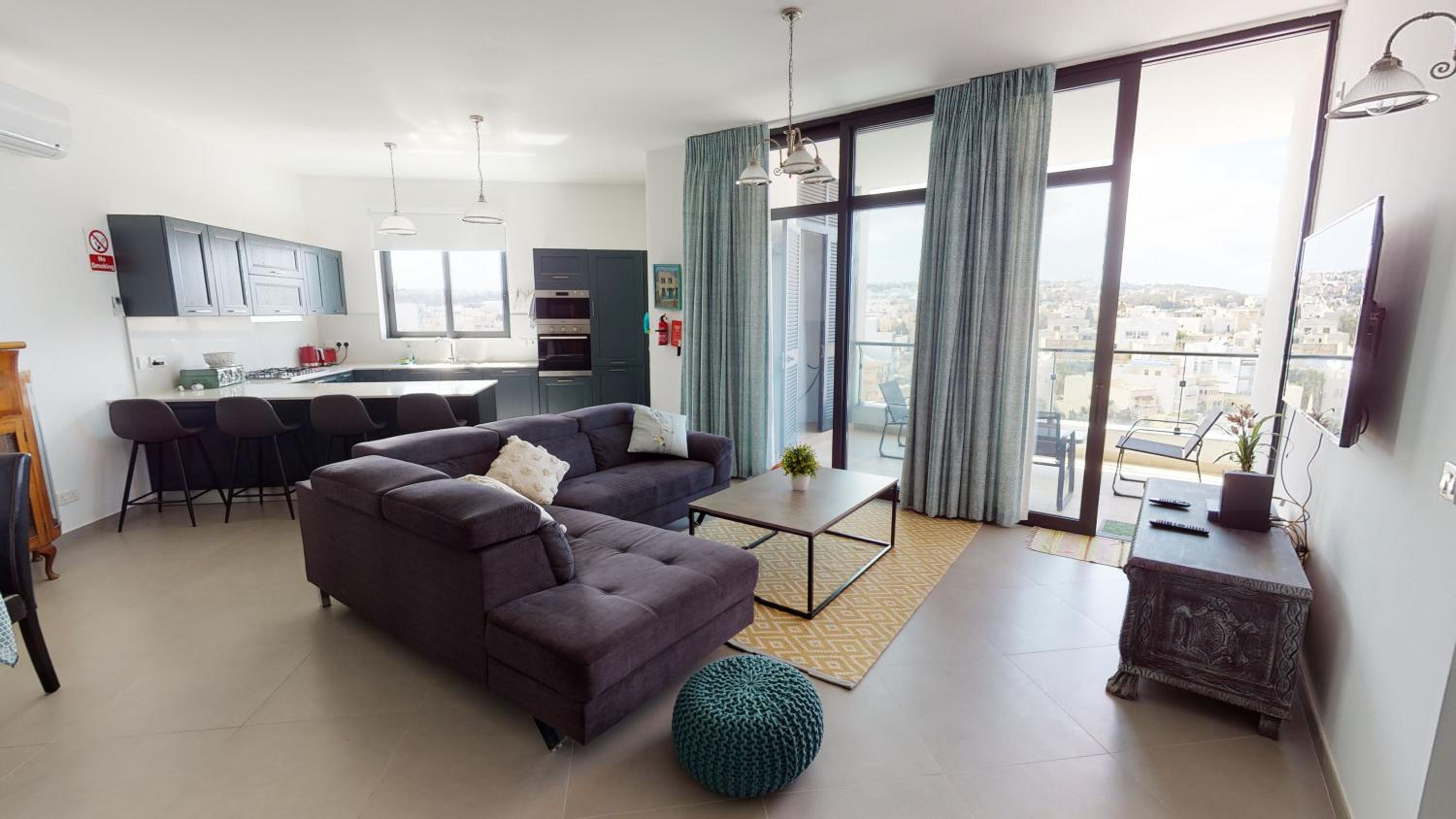 St Julians Central luxury apartment photo 3