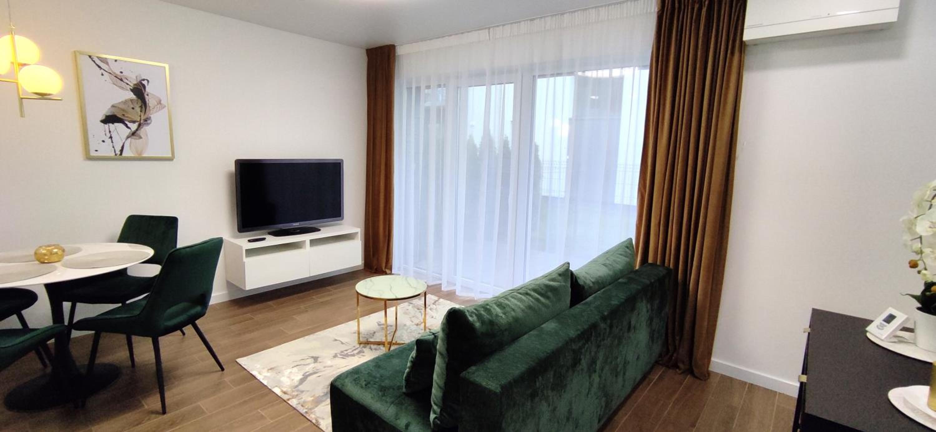 NEW Apartment J22, Free Private Parking, Terrace, Self Check-in view 2