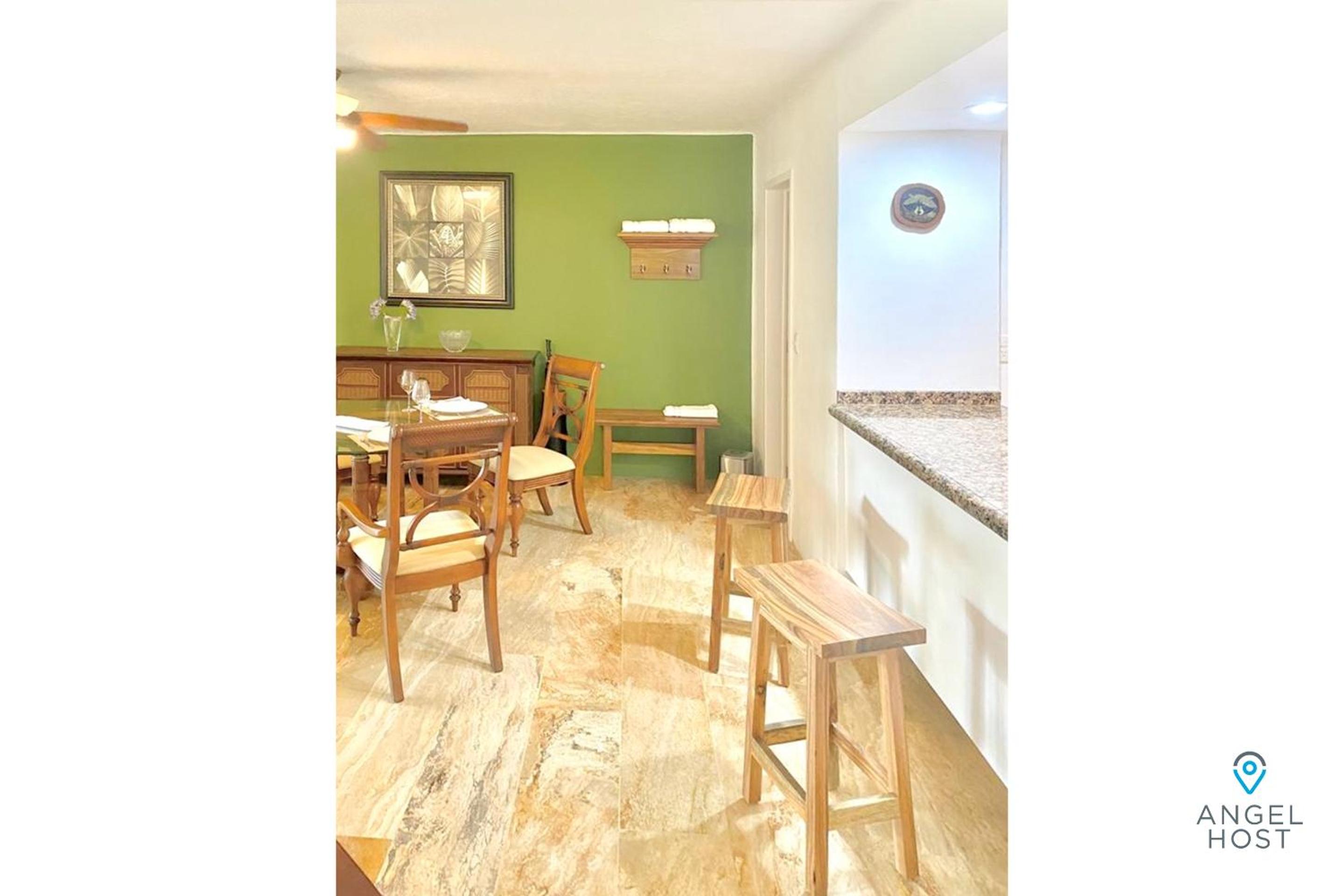 Private Villa Complex with Pool in Zona Hotelera