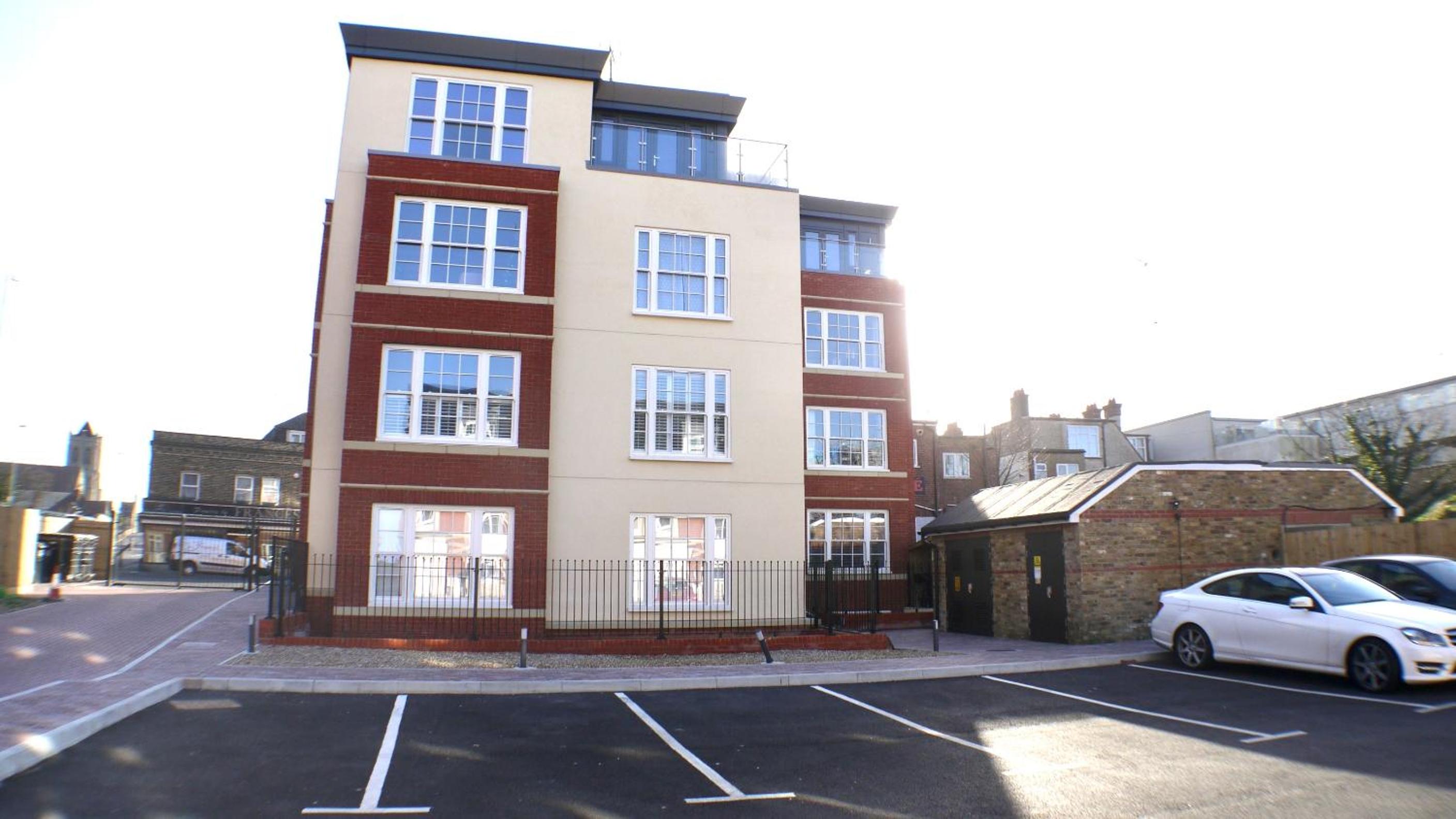 Margate Penthouse Private Balconies Sea Glimpses Gated Parking Air-Con The Penthouse Margate