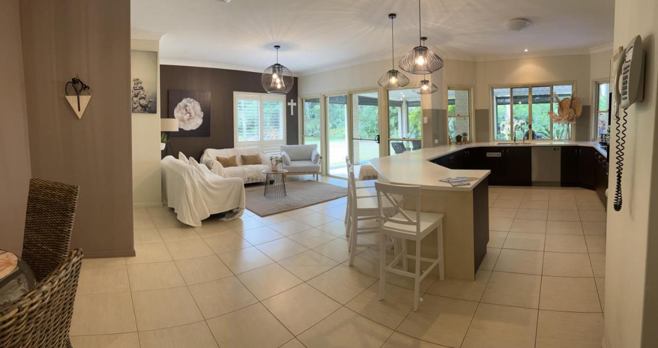 Walk to beach, luxe family home