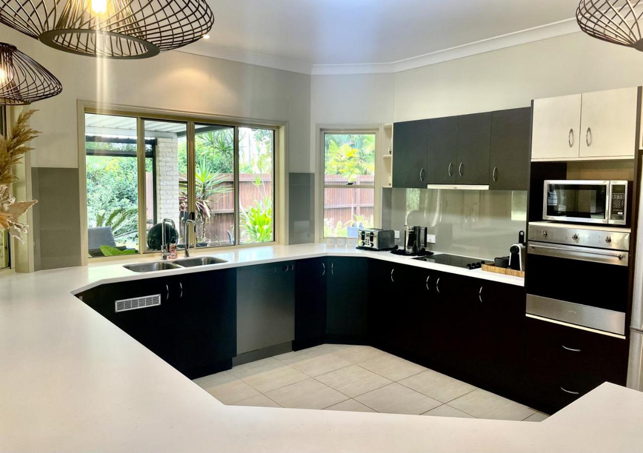 Walk to beach, luxe family home