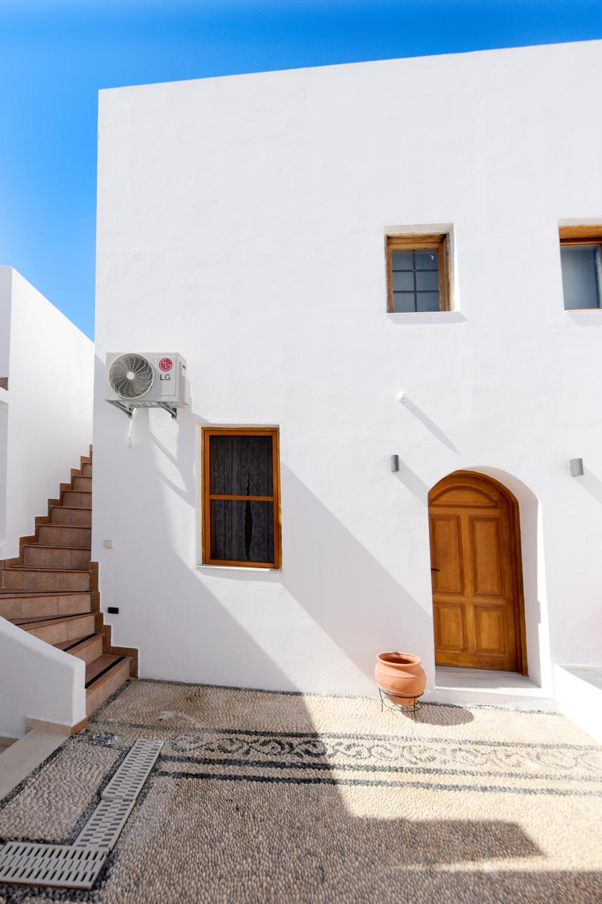 Pera houses 2-bedroom in the center of Lindos photo 2