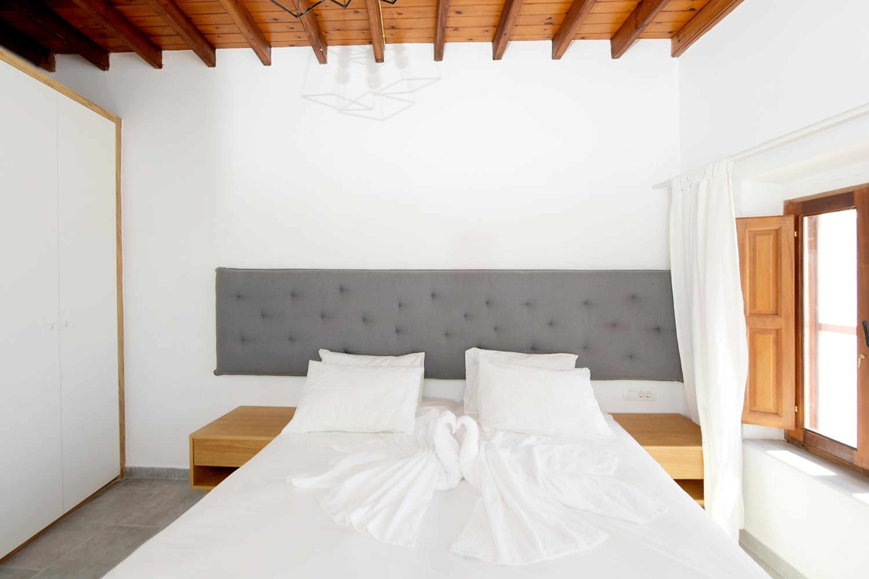 Pera houses 2-bedroom in the center of Lindos