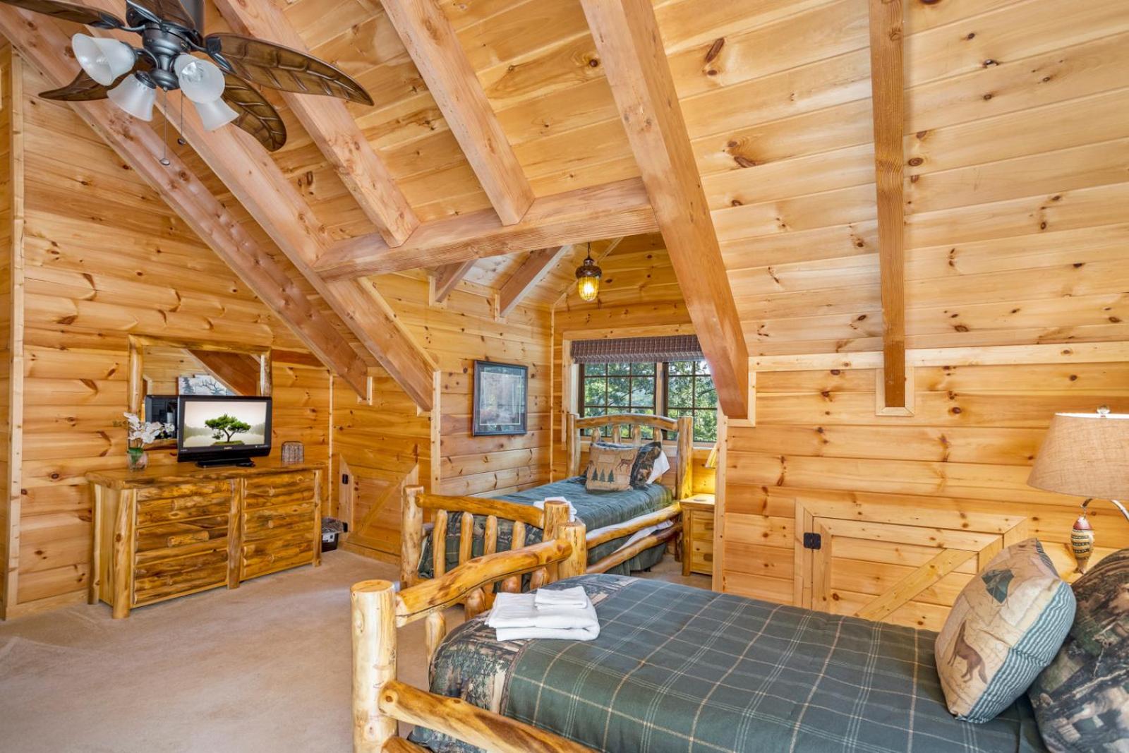 Lake Haven Lodge view 2